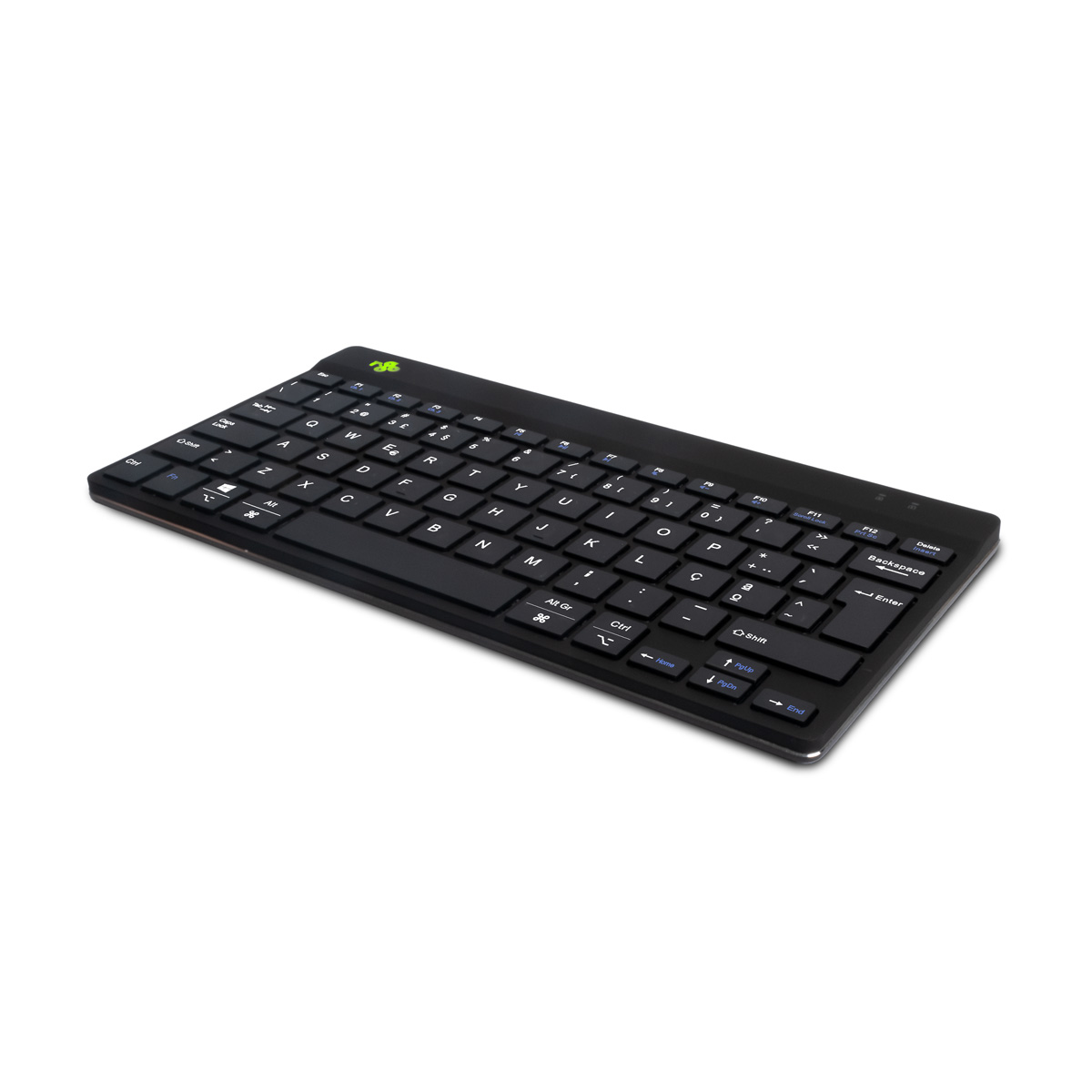Un teclado inalámbrico negro sobre una superficie blanca. Tiene muchas teclas con letras y símbolos. El logo de la marca es verde.