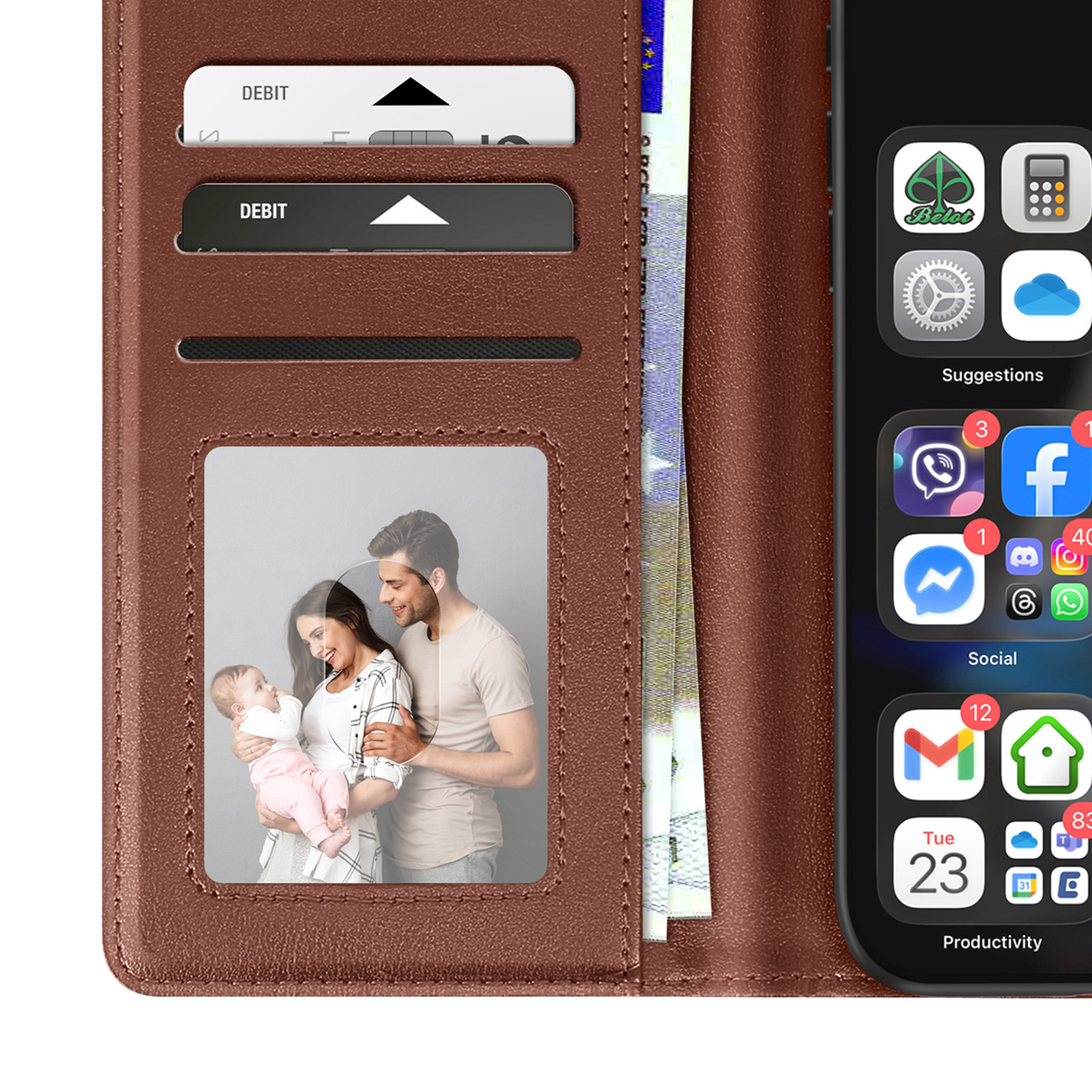 Portafoglio marrone con carte, foto di famiglia e telefono con icone di app. La data è martedì 23.
