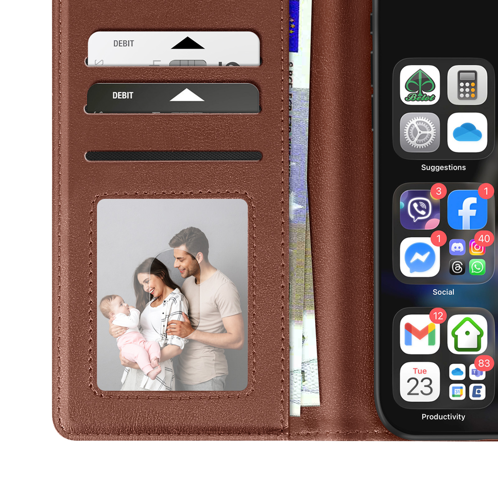 Portafoglio marrone con carte di debito, foto di famiglia e telefono con icone di app.
