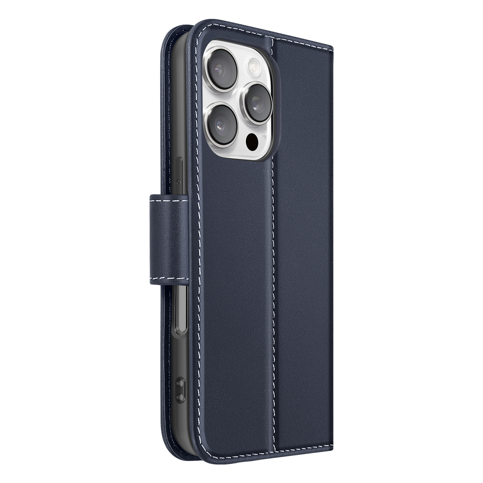 Custodia blu per telefono con cuciture bianche, che tiene un telefono con tre fotocamere, su sfondo bianco.