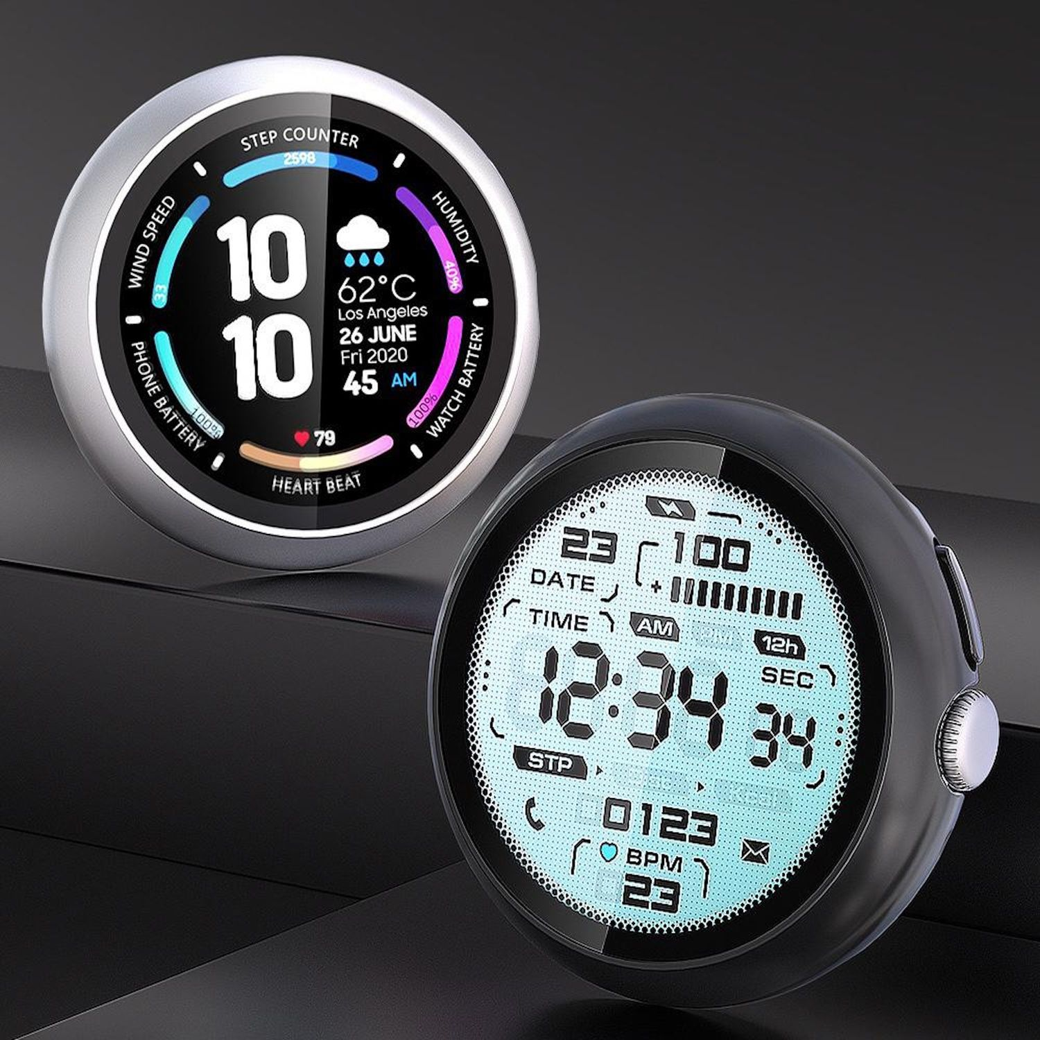 Due smartwatch che mostrano informazioni. Uno mostra ora, data e metriche di salute, l'altro meteo e stato della batteria.