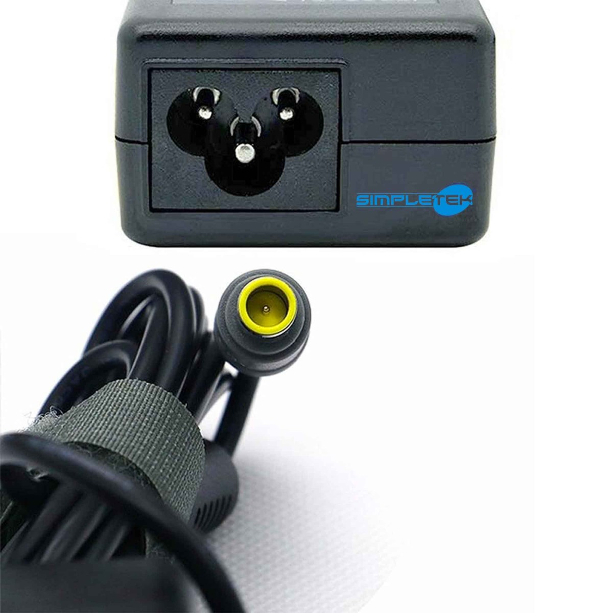 Adattatore di alimentazione per laptop nero con presa a tre poli e connettore con punta gialla su cavo nero. Sfondo bianco.