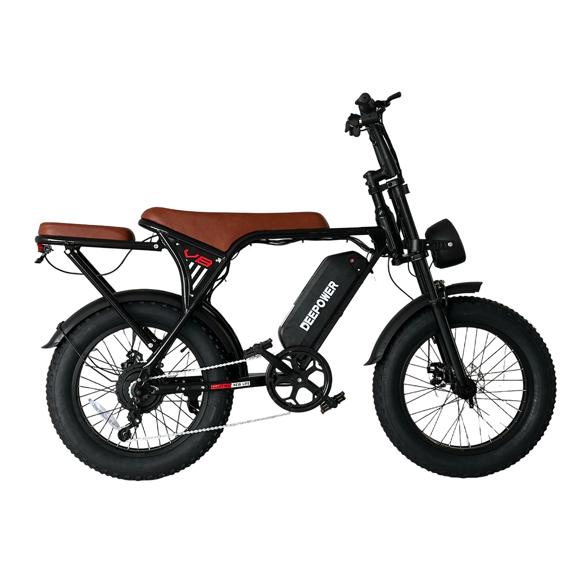Czarny rower elektryczny z brązowym siedzeniem. Ma grube opony, reflektor i akumulator z napisem 'DEEPPOWER' na ramie.