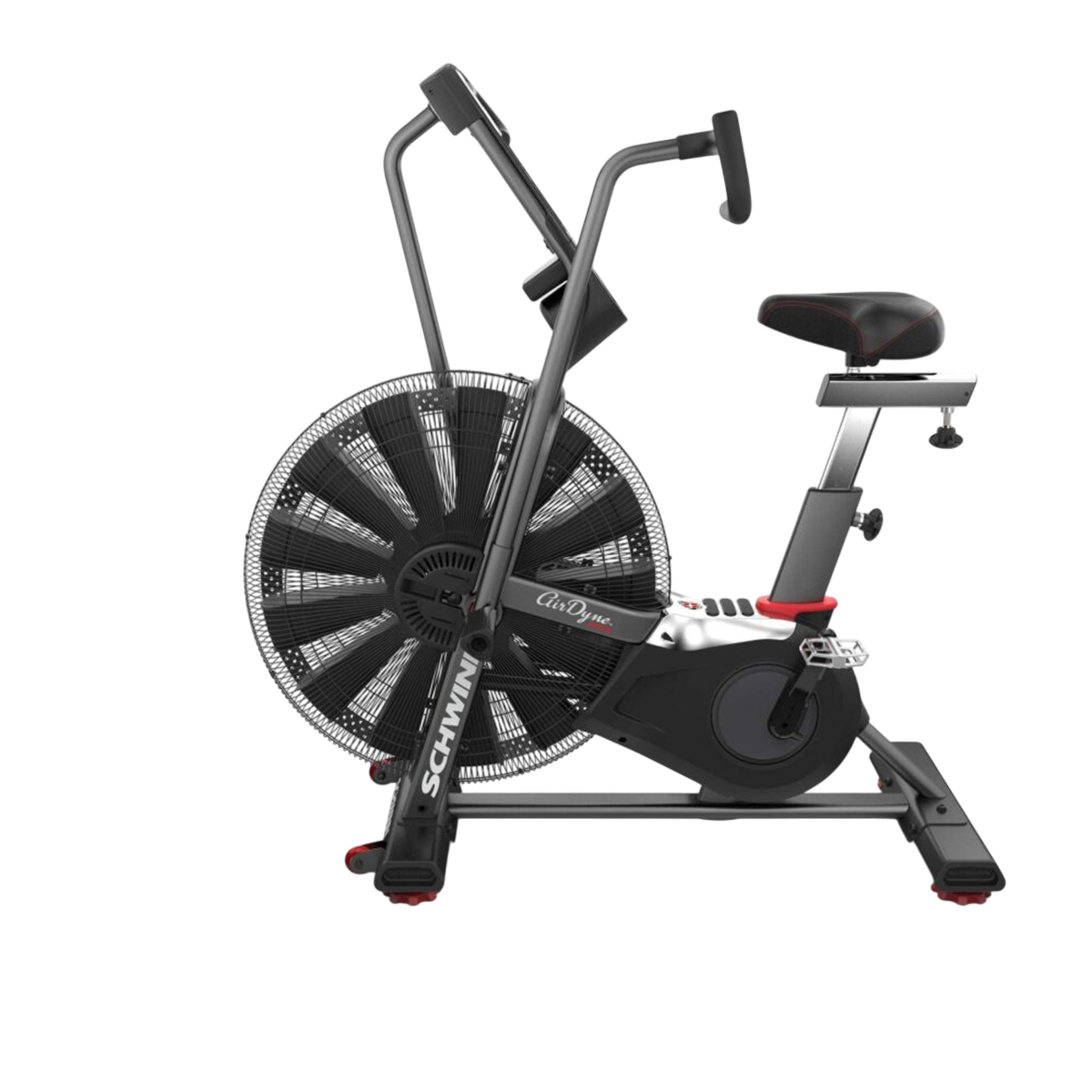 Ein Trainingsfahrrad mit Ventilator, Sitz und Lenker. Das Fahrrad ist schwarz und grau mit roten Akzenten, vor schwarzem Hintergrund.