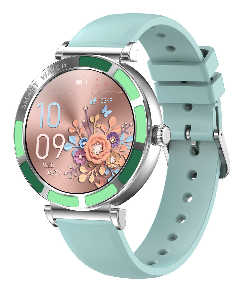 Eine Smartwatch mit hellgrünem Armband. Das Zifferblatt ist roségoldfarben, mit Blumendesign und Zeitanzeige.