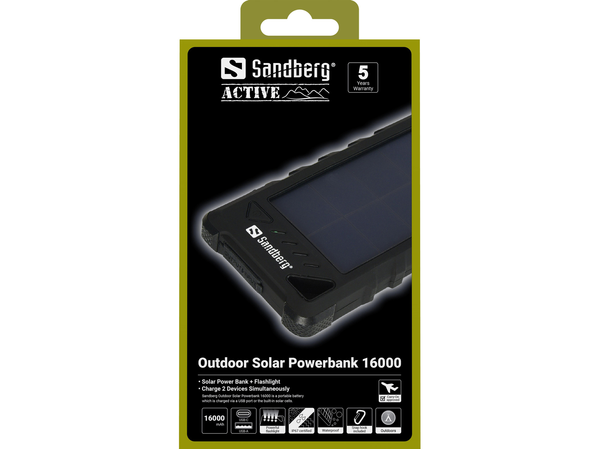 Eine Sandberg Outdoor Solar Powerbank 16000-Verpackung. Sie hat eine schwarze Powerbank mit Solarpanel und eine Taschenlampe.