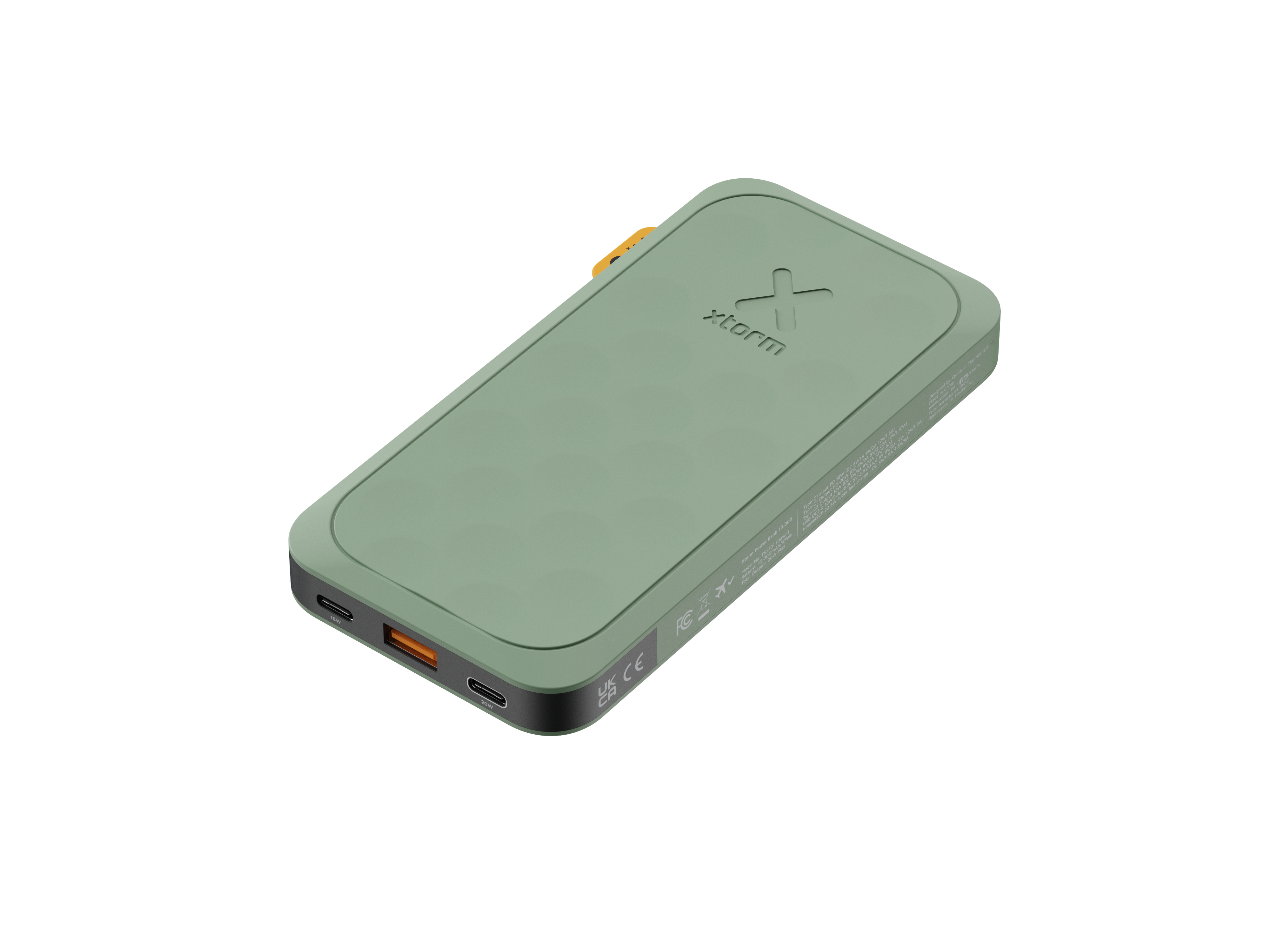 Eine grüne, rechteckige Powerbank mit orangefarbenen und schwarzen Anschlüssen. Der Markenname 'xtorm' ist sichtbar.