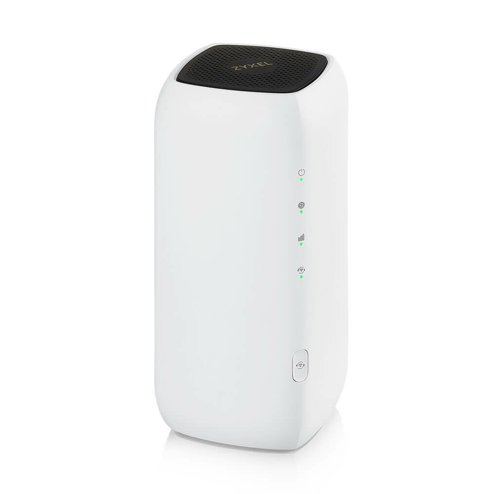 Un router Zyxel blanco con la parte superior negra. Tiene luces indicadoras verdes y un botón de encendido. El fondo es blanco.