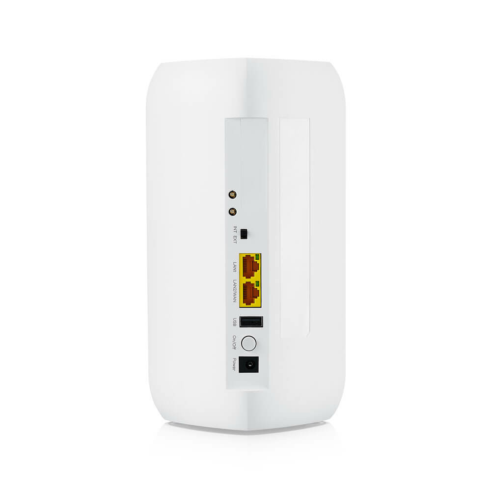 Un enrutador módem blanco con puertos y botones. Incluye LAN, USB y alimentación. Son visibles dos puertos Ethernet amarillos.