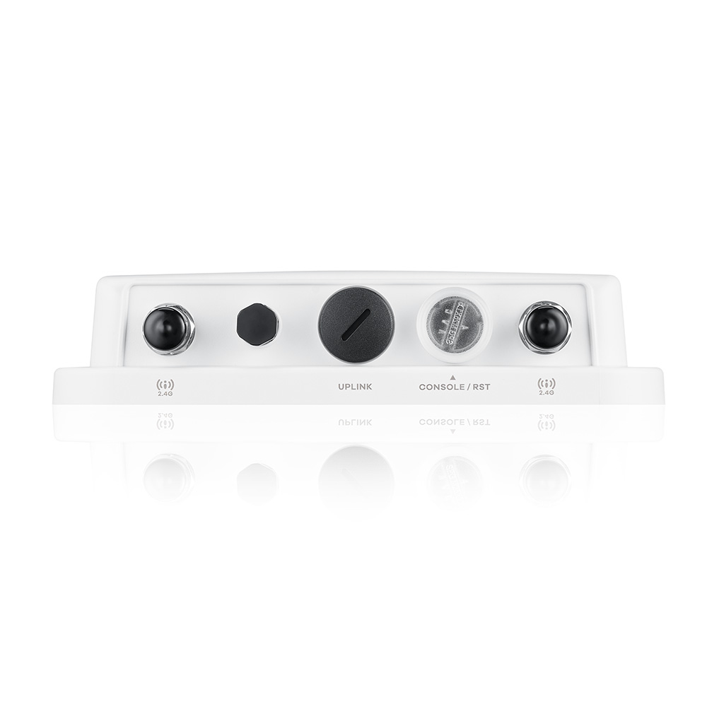 Un dispositivo bianco con pulsanti ed etichette. Include uplink, console/rst e 2.4G. Superficie riflettente nella parte inferiore.