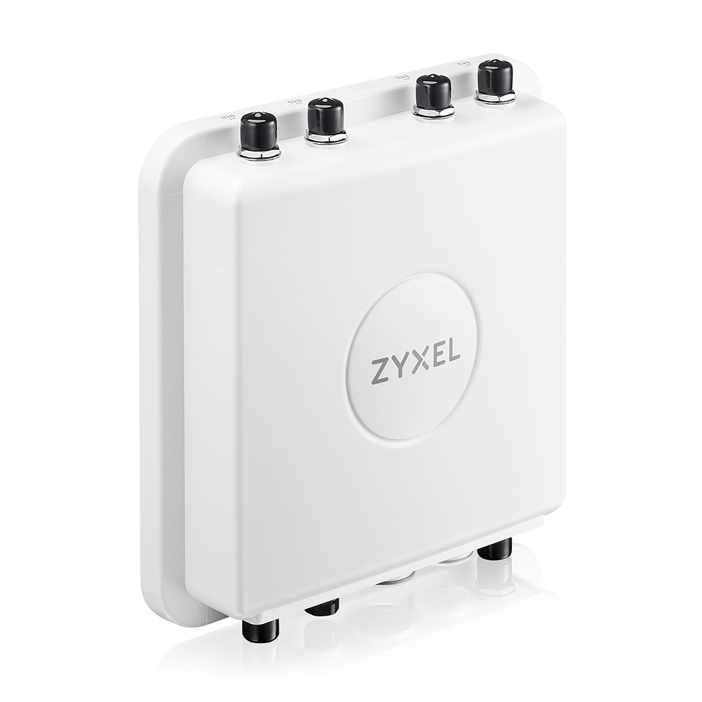 Dispositivo di rete Zyxel bianco con antenne e piedini neri, su sfondo bianco.