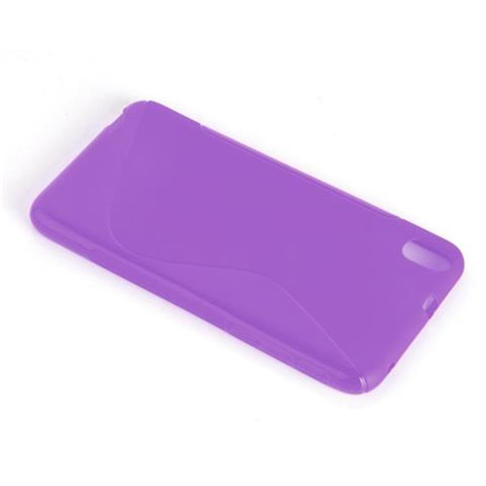 Una custodia viola per telefono è su una superficie bianca. Ha un design curvo e un foro per la fotocamera.