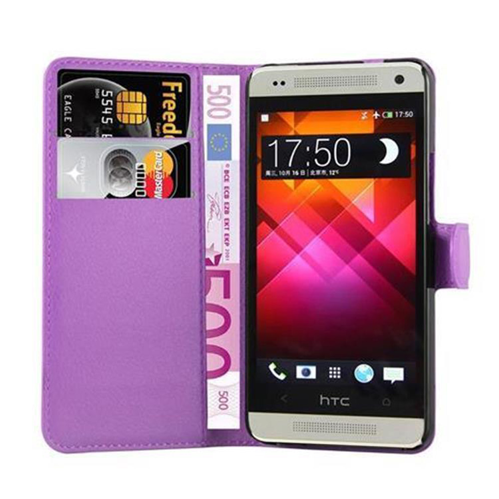 Custodia per telefono viola con telefono che mostra le 17:50, carte di credito e una banconota da 500 euro. Il telefono è un modello HTC.