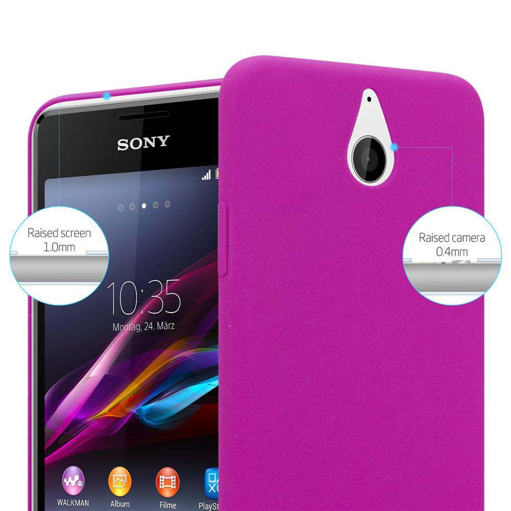 Un smartphone Sony avec une coque violette. L'écran affiche l'heure et la date. Écran et caméra surélevés sont mis en évidence.