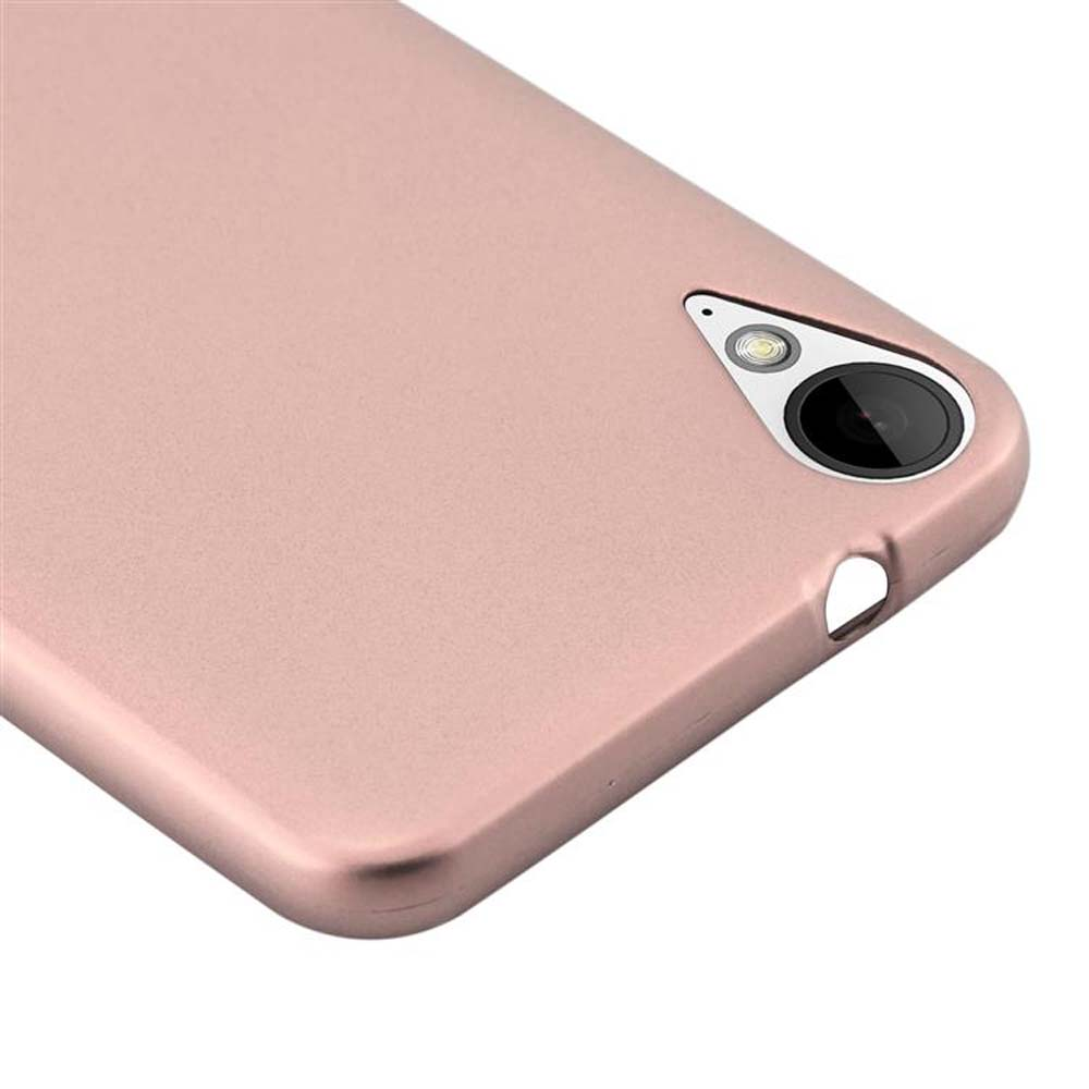 Primer plano de una funda de teléfono rosa dorado. Tiene una cámara y un agujero. La superficie es lisa y el color es uniforme.