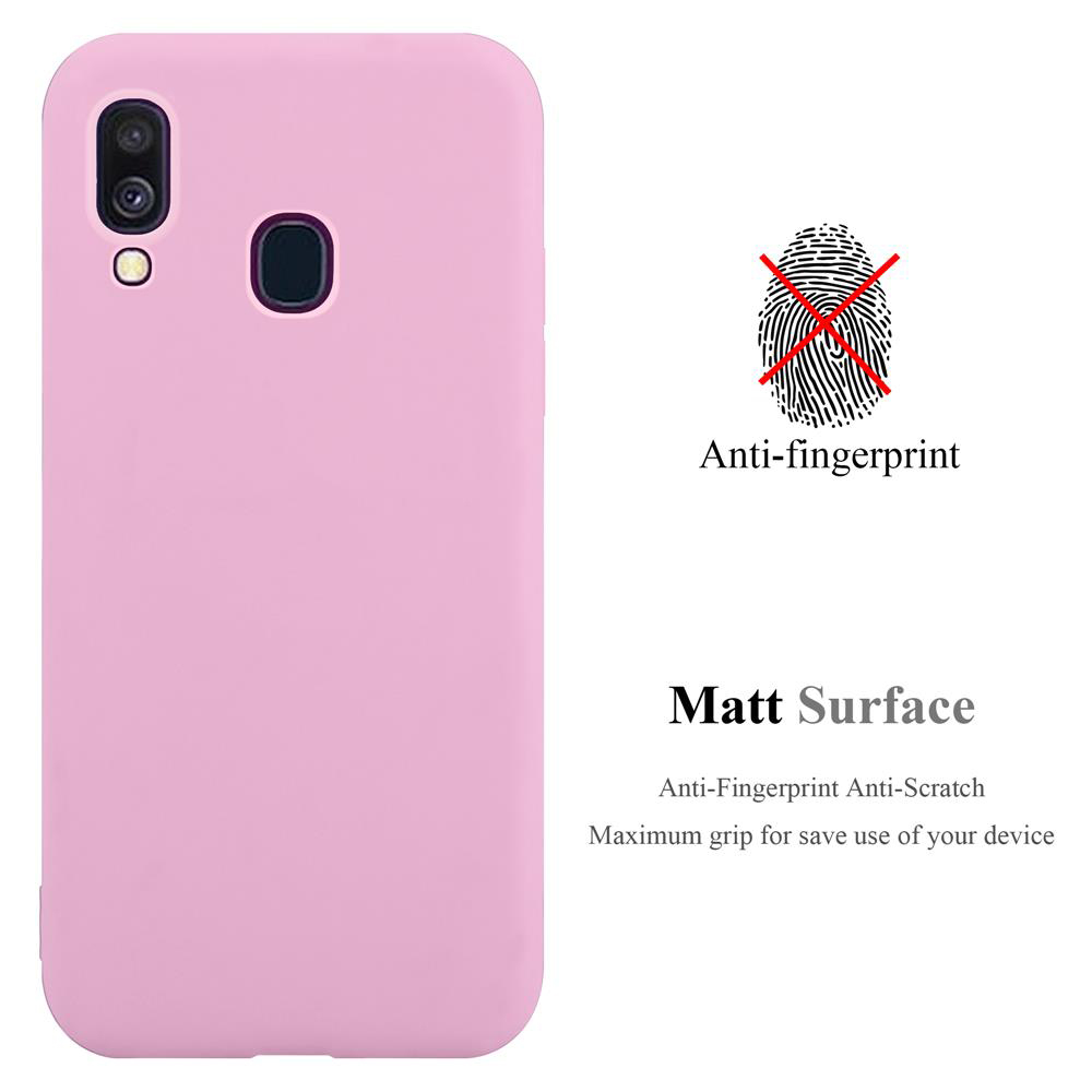 Custodia rosa per telefono con testo anti-impronte. La custodia ha una fotocamera e un sensore di impronte.