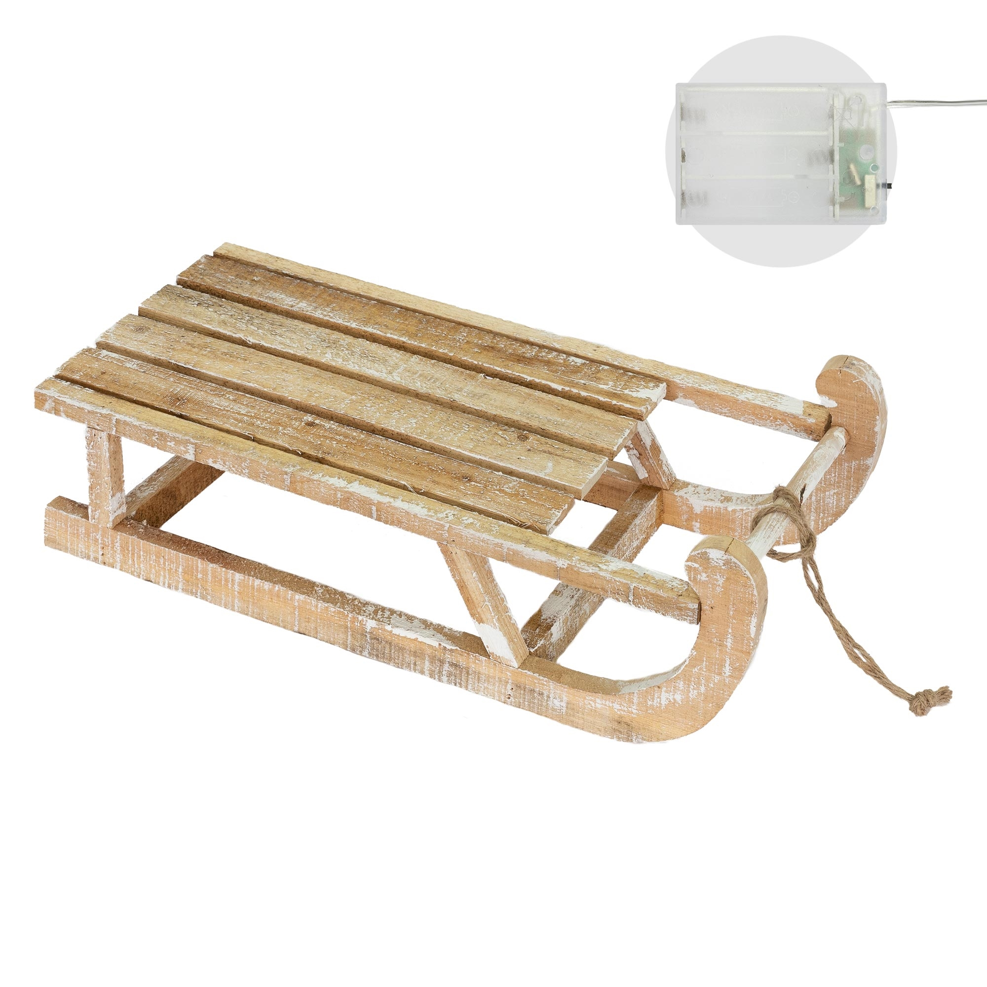 Ein rustikaler Holzschlitten mit weißen Akzenten und einem Seil. Ein Akku-Pack befindet sich oben rechts.