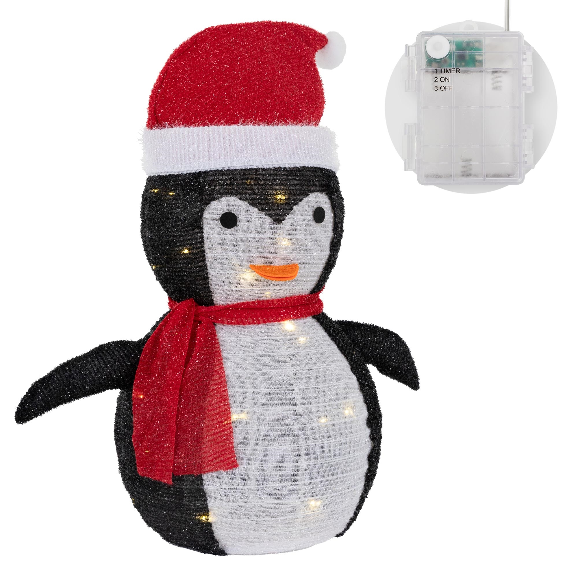 Eine Pinguin-Dekoration mit Weihnachtsmütze und Schal mit Lichtern. Rechts ist ein Akku.