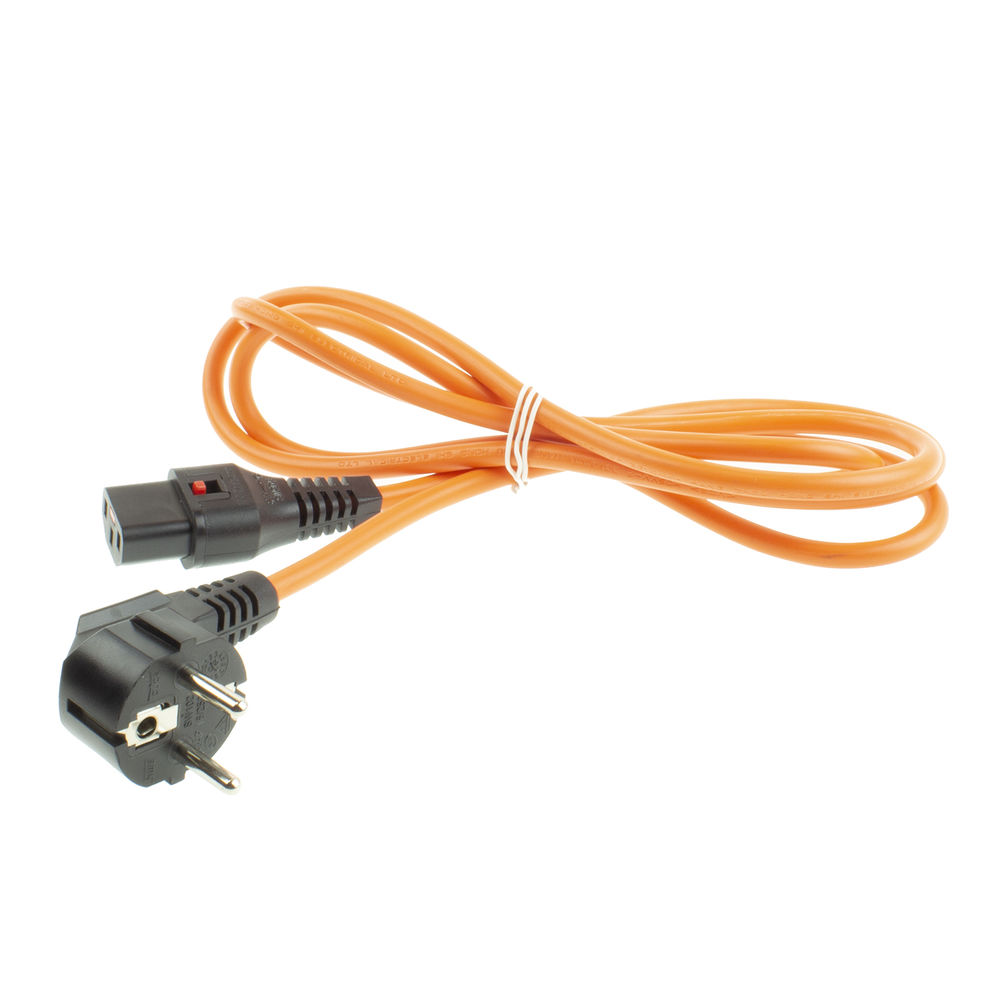 Ein orangefarbenes Stromkabel mit schwarzen Steckern. Ein weißer Draht umwickelt das Kabel. Der Stecker ist abgewinkelt.