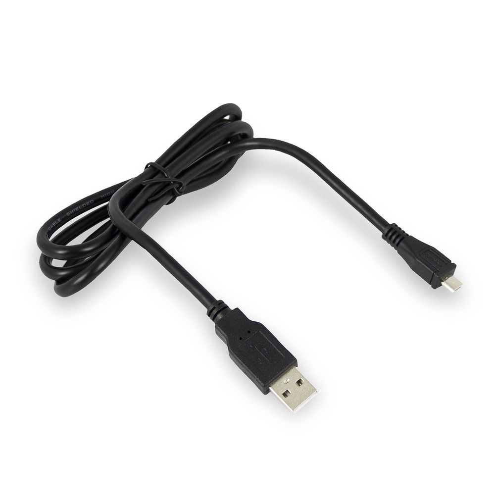 Een zwarte USB-kabel met een USB-A-connector en een micro-USB-connector ligt op een wit oppervlak. De kabel is opgerold.
