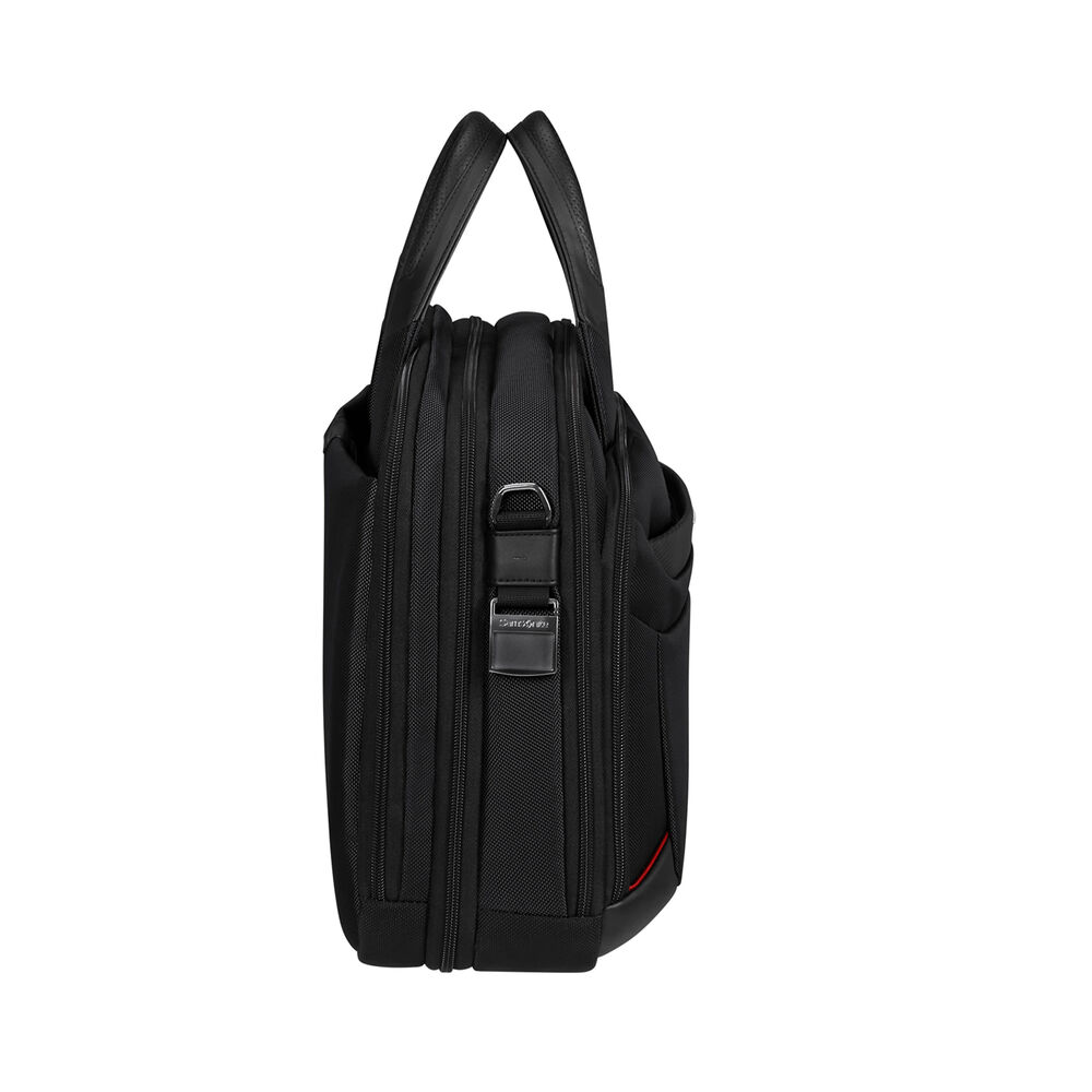 Una ventiquattrore Samsonite nera vista di lato. Ha una maniglia, un attacco per tracolla e un dettaglio rosso.