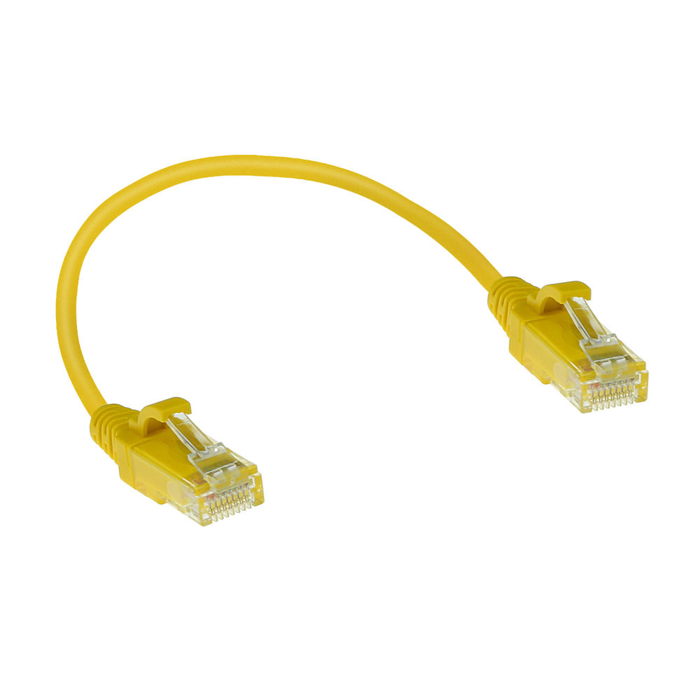 Un cavo Ethernet giallo con due connettori. Il cavo è piegato ad arco.