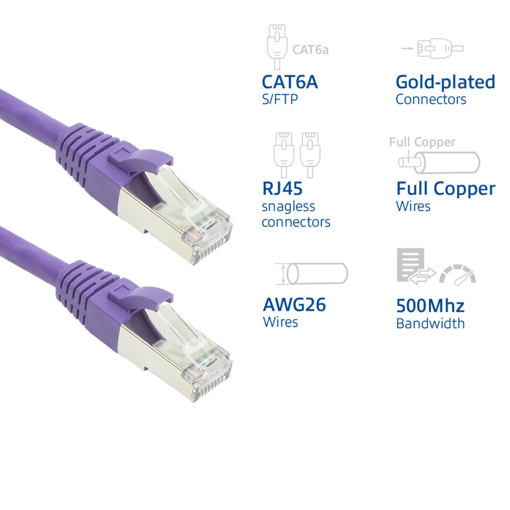 Zwei violette Netzwerkkabel mit silbernen Steckern. Text zeigt CAT6A, RJ45-Anschlüsse, AWG26-Drähte, vergoldete Stecker.