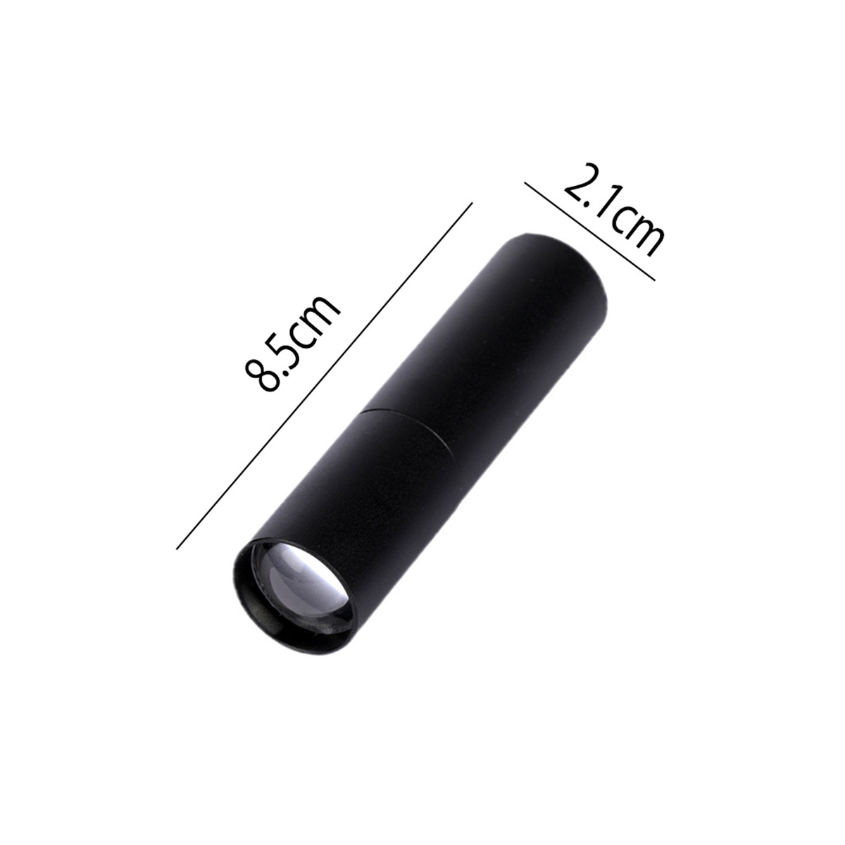 Ein schwarzes zylindrisches Objekt mit einer Linse an einem Ende. Die Abmessungen betragen 8,5 cm Länge und 2,1 cm Breite. Es befindet sich auf weißem Hintergrund.