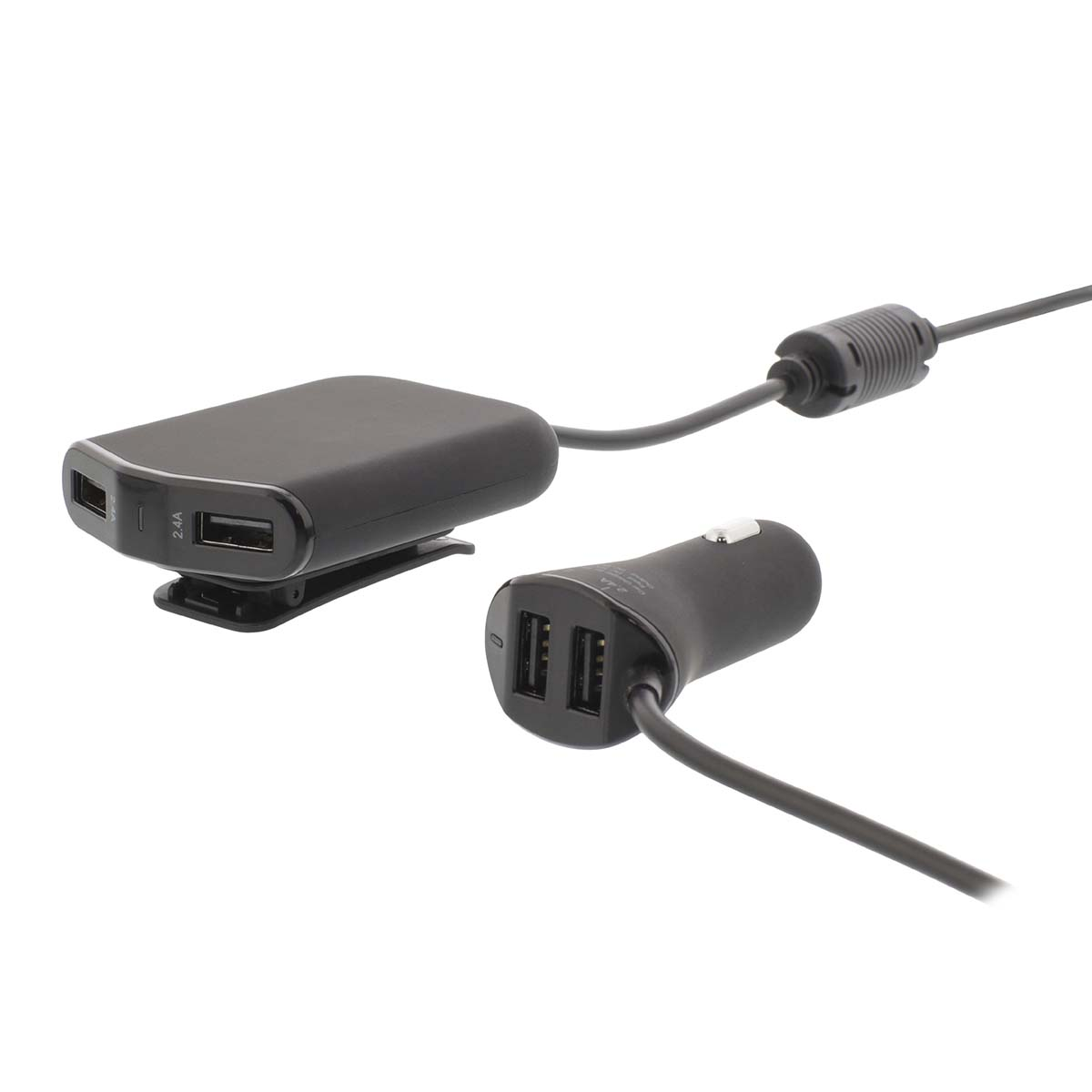 Caricabatterie per auto nero con due porte USB e un adattatore per accendisigari. I fili sono collegati. Lo sfondo è bianco.
