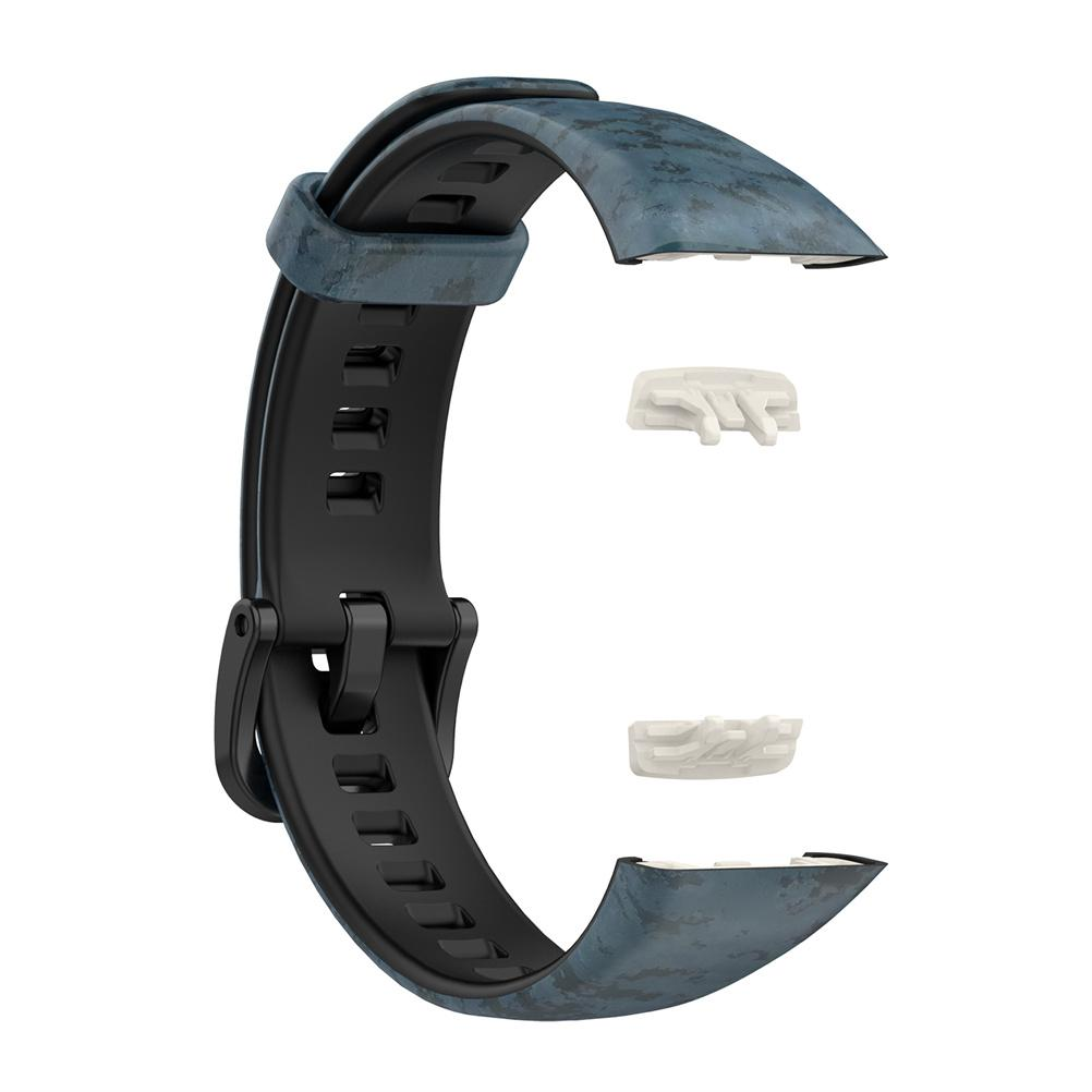 Ein zerlegtes Smartwatch-Armband. Das Armband ist schwarz und blau. Zwei weiße Stecker befinden sich in der Mitte, und das Band ist gebogen.