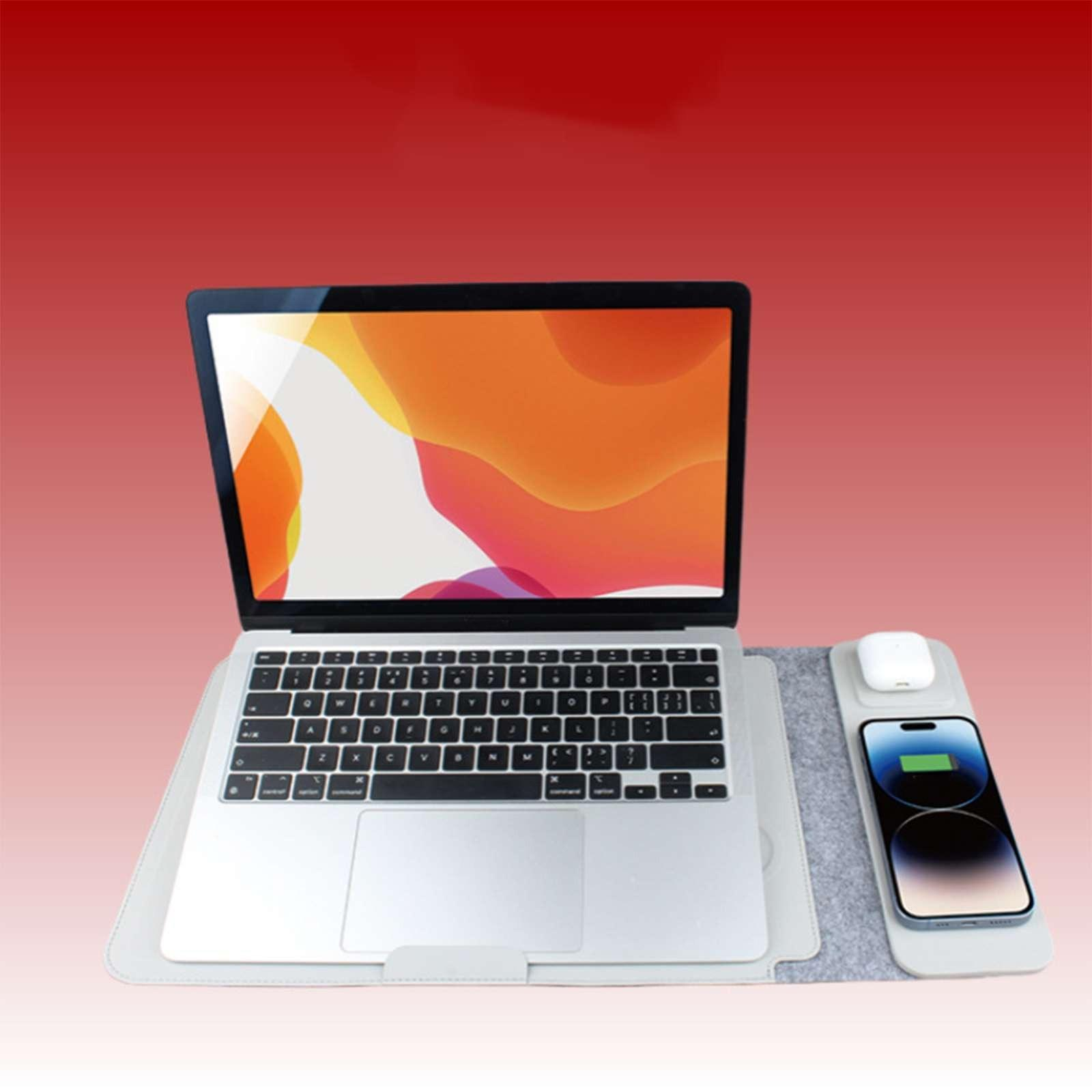 Laptop mit farbenfrohem Bildschirm, ladendem Telefon und kabellosen Ohrhörern auf einem Pad vor rotem Hintergrund.