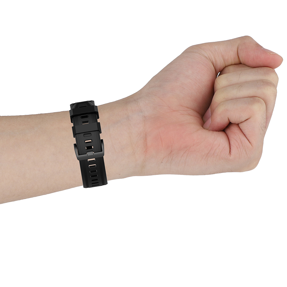 Eine Hand mit einer schwarzen Uhr. Die Uhr befindet sich am Handgelenk. Die Hand ist geöffnet. Der Hintergrund ist weiß.
