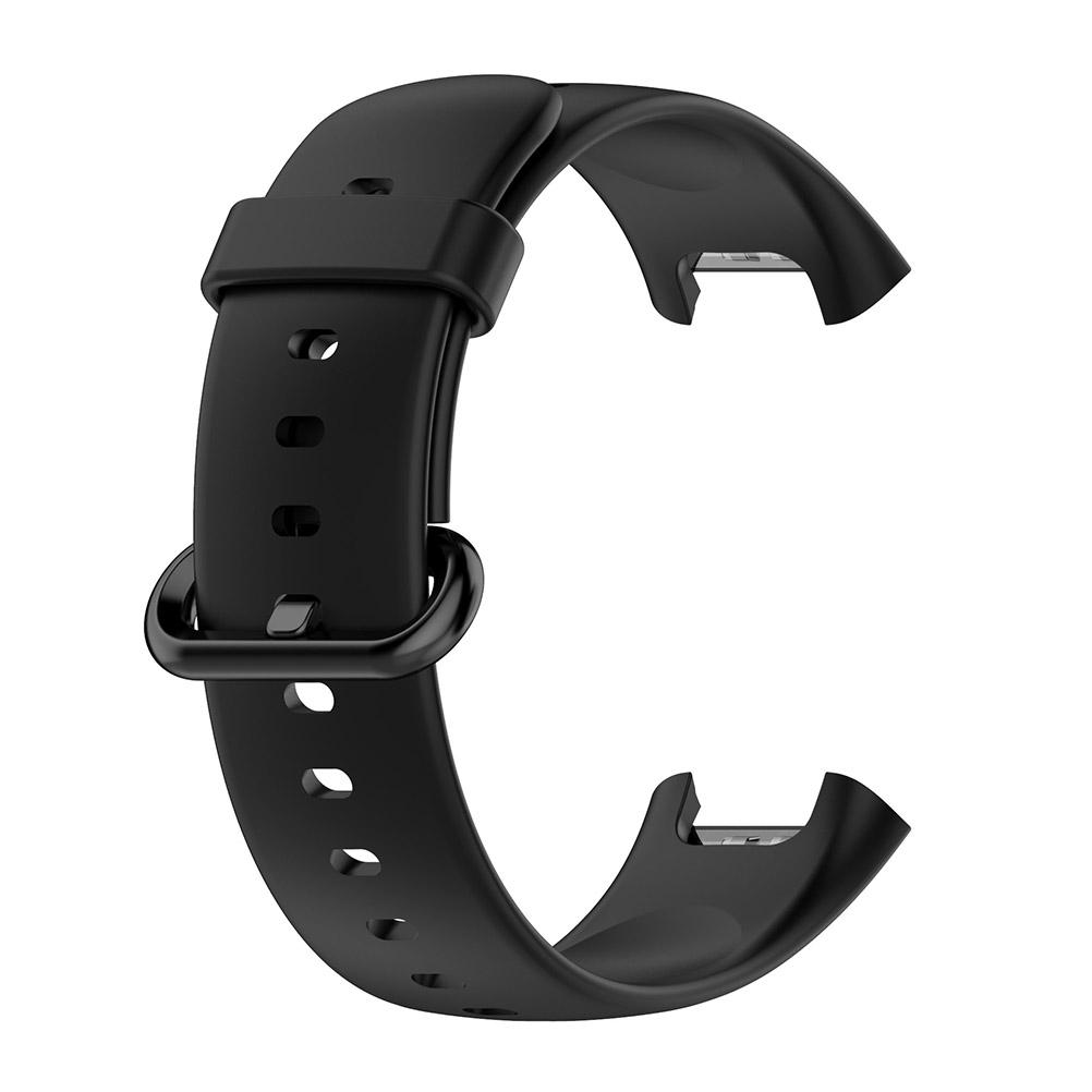 Ein schwarzes Armband mit Schnalle. Das Armband ist gebogen und hat mehrere Löcher zur Anpassung.