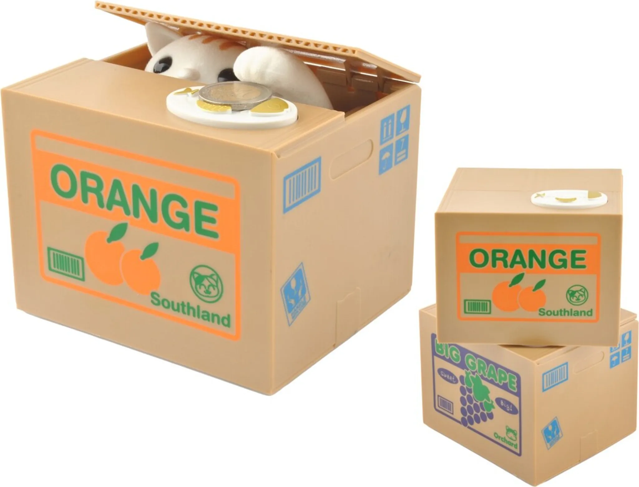 Eine katzenförmige Spardose ist offen, um eine Münze zu empfangen. Sie hat ein oranges Box-Design mit einem orangefarbenen Logo.