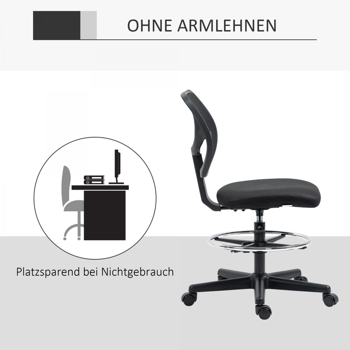 Ein schwarzer Bürostuhl mit Rückenlehne und Fußstütze. Ein Diagramm zeigt einen Schreibtisch und einen Stuhl. Text: Platzsparend bei Nichtgebrauch.