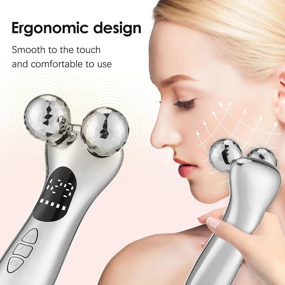 Frau benutzt ein silbernes Gesichtsmassagegerät. Das Massagegerät hat zwei facettierte Kugeln. Text lautet 'Ergonomisches Design' und 'Angenehm'.