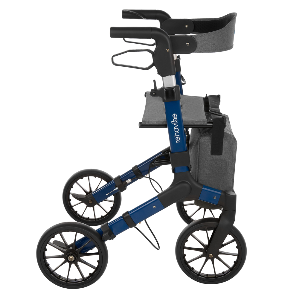 Ein blau-schwarzer Gehwagen mit vier Rädern. Er hat einen Sitz, eine Tasche und Handbremsen. Der Markenname 'rehavibe' ist sichtbar.