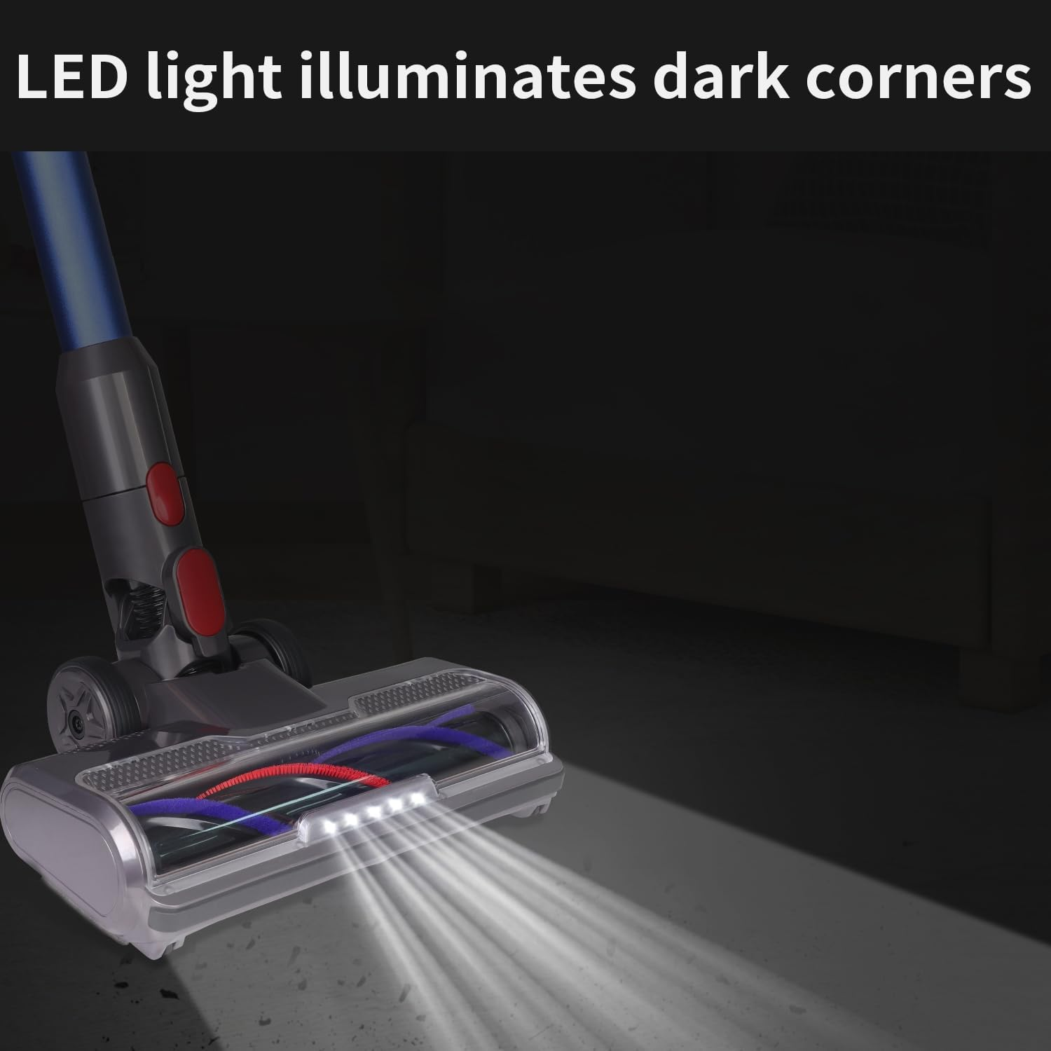 Ein Staubsauger mit LED-Licht beleuchtet eine dunkle Ecke. Das Licht scheint auf den Boden. Der Hintergrund ist dunkel mit einem Bettrahmen.