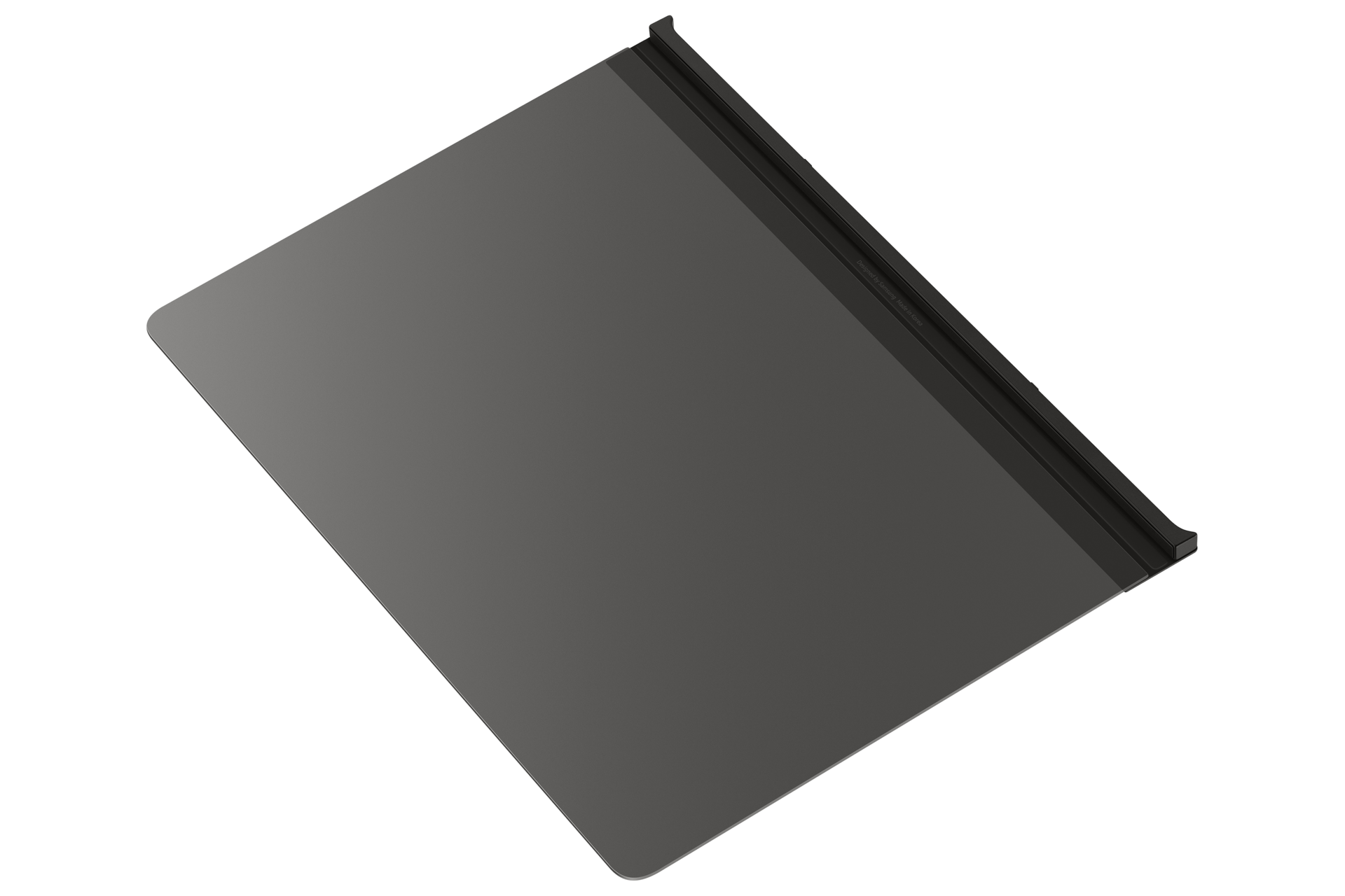 Een grijze, rechthoekige tablet met een zwarte rand op een zwarte achtergrond. De tablet is iets gekanteld.