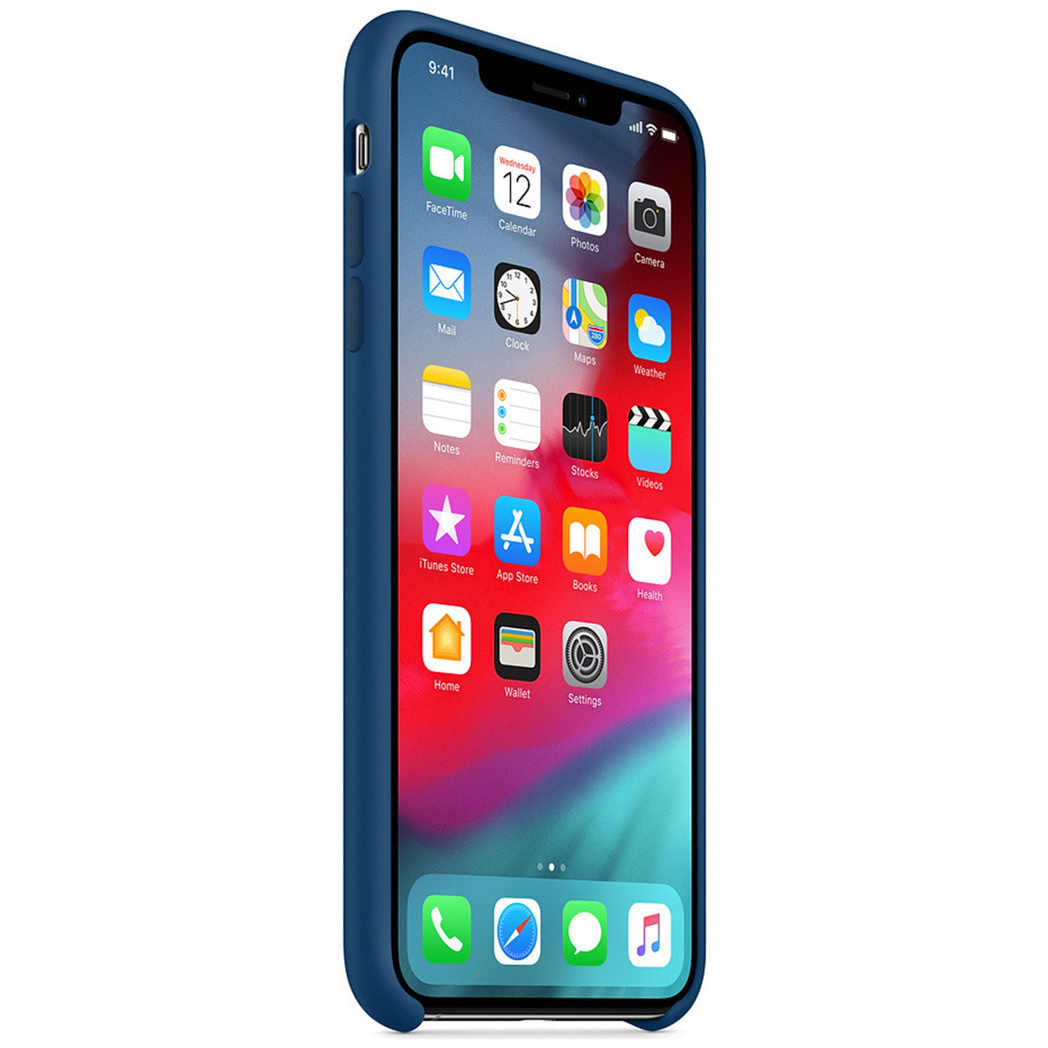 Un iPhone avec un étui bleu affiche son écran d'accueil avec des icônes d'applications. L'heure est 9h41 le mercredi 12.