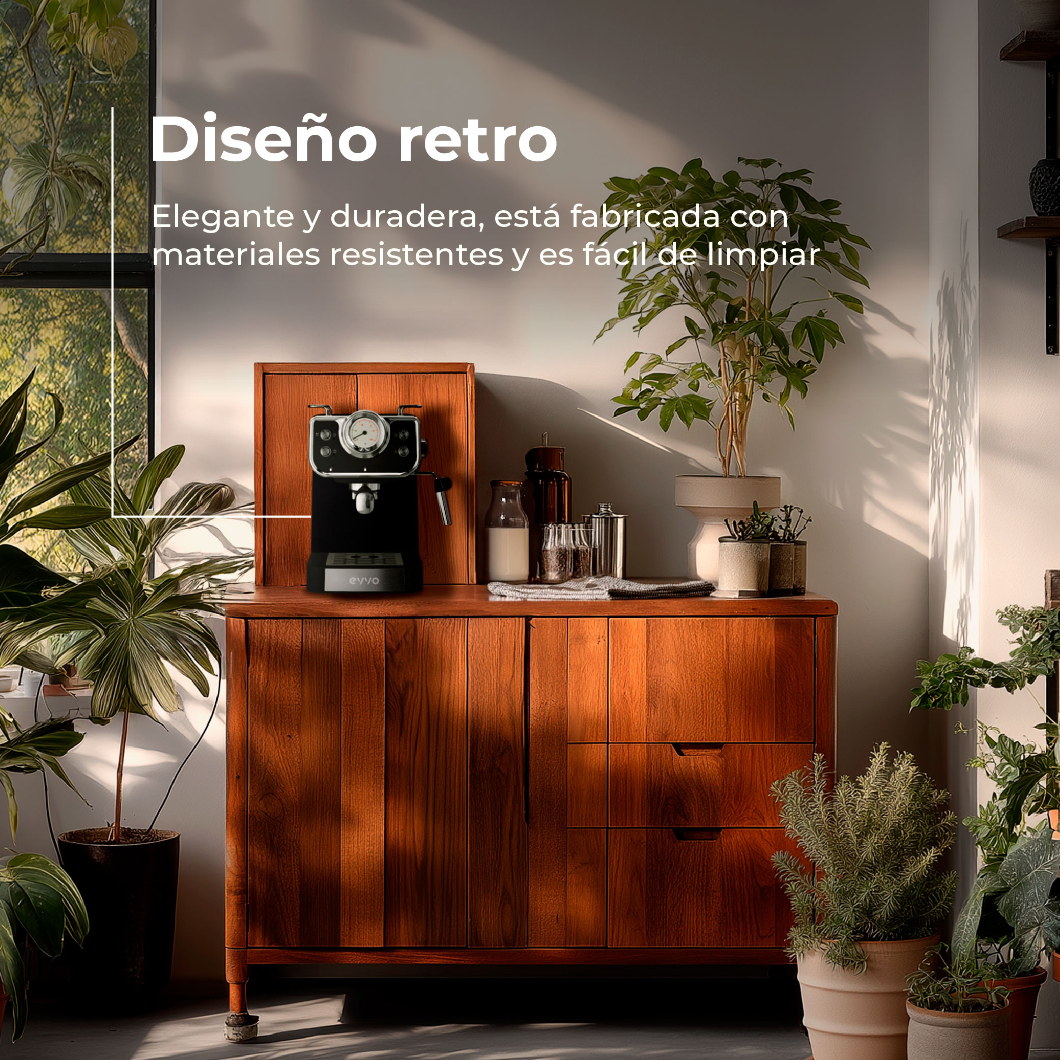 Una cafetera retro está sobre una alacena de madera, con plantas en macetas alrededor. Texto: Diseño retro.