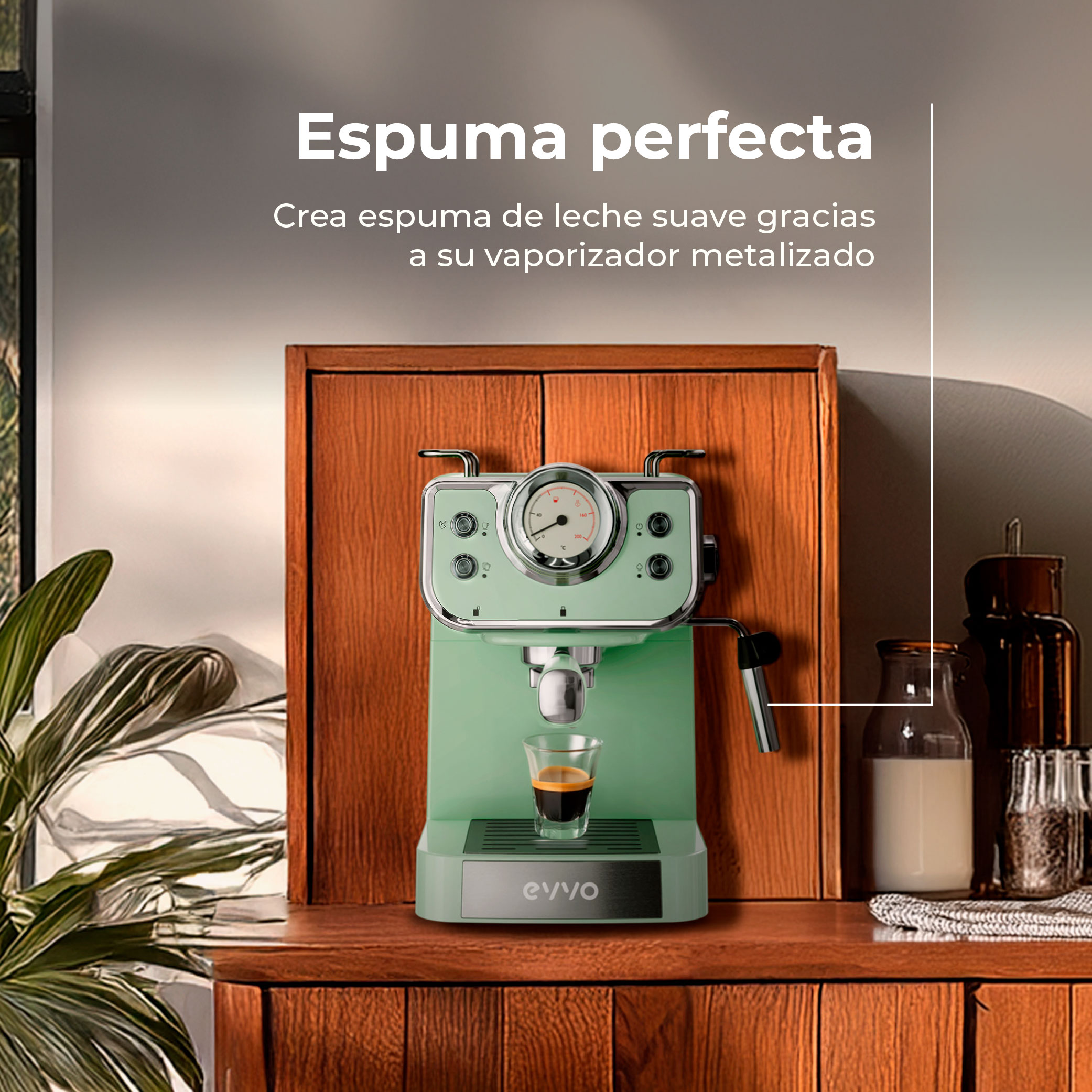 Una máquina de espresso verde menta con un café en un vaso, sobre un mueble de madera, leche y granos en el fondo.