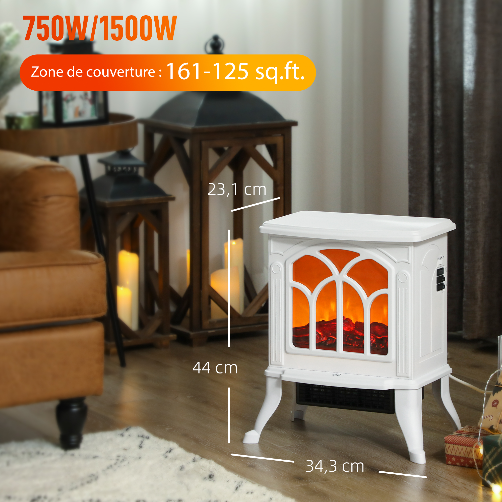 Chimenea eléctrica blanca con llamas naranjas. Se muestran las dimensiones. Linternas, velas y un sofá en el fondo.