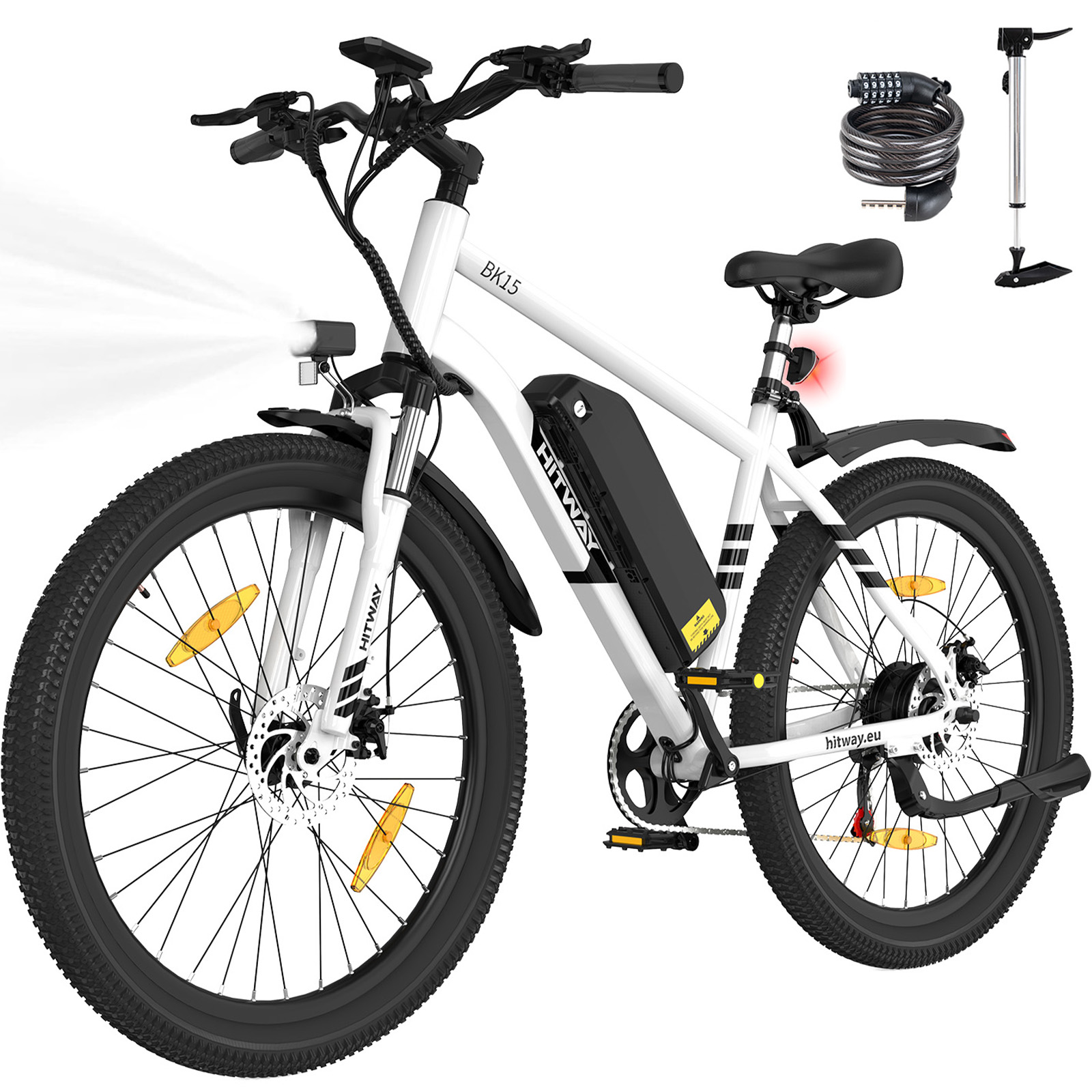Biały rower elektryczny z czarnymi oponami, akcesoria. Reflektor włączony. Zawiera zamek i pompkę. Marka HITWAY.