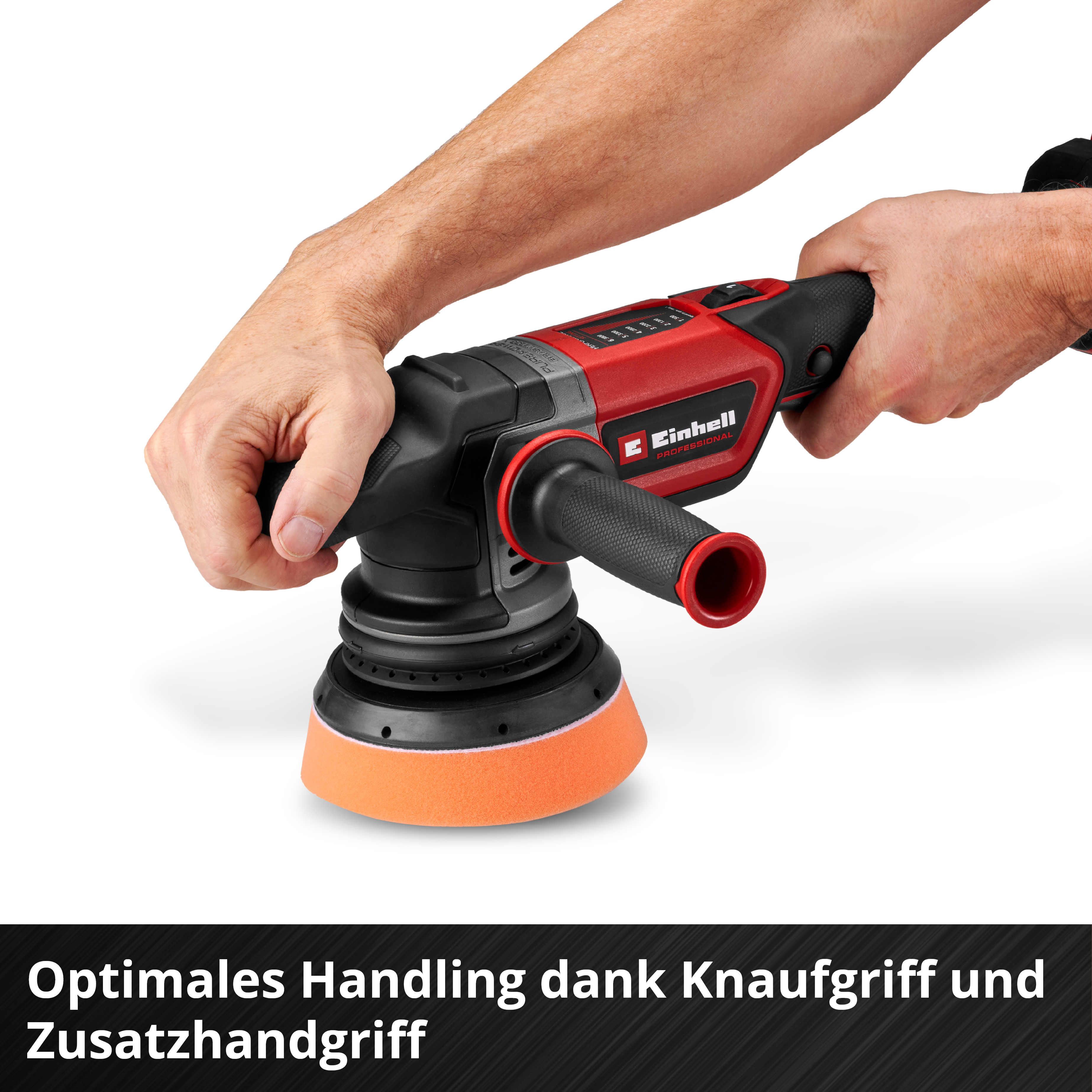 Eine Person hält ein rot-schwarzes Elektrowerkzeug mit einem orangefarbenen Pad. Das Einhell-Logo ist sichtbar.