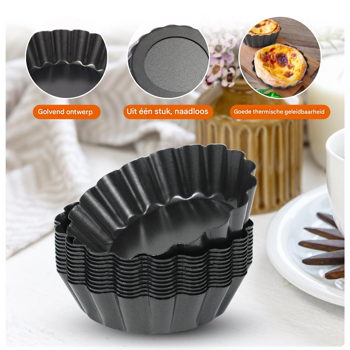 Stapel schwarzer, geriffelter Tarteformen. Drei Detailbilder zeigen Design, nahtlose Konstruktion und gebackene Tarte.