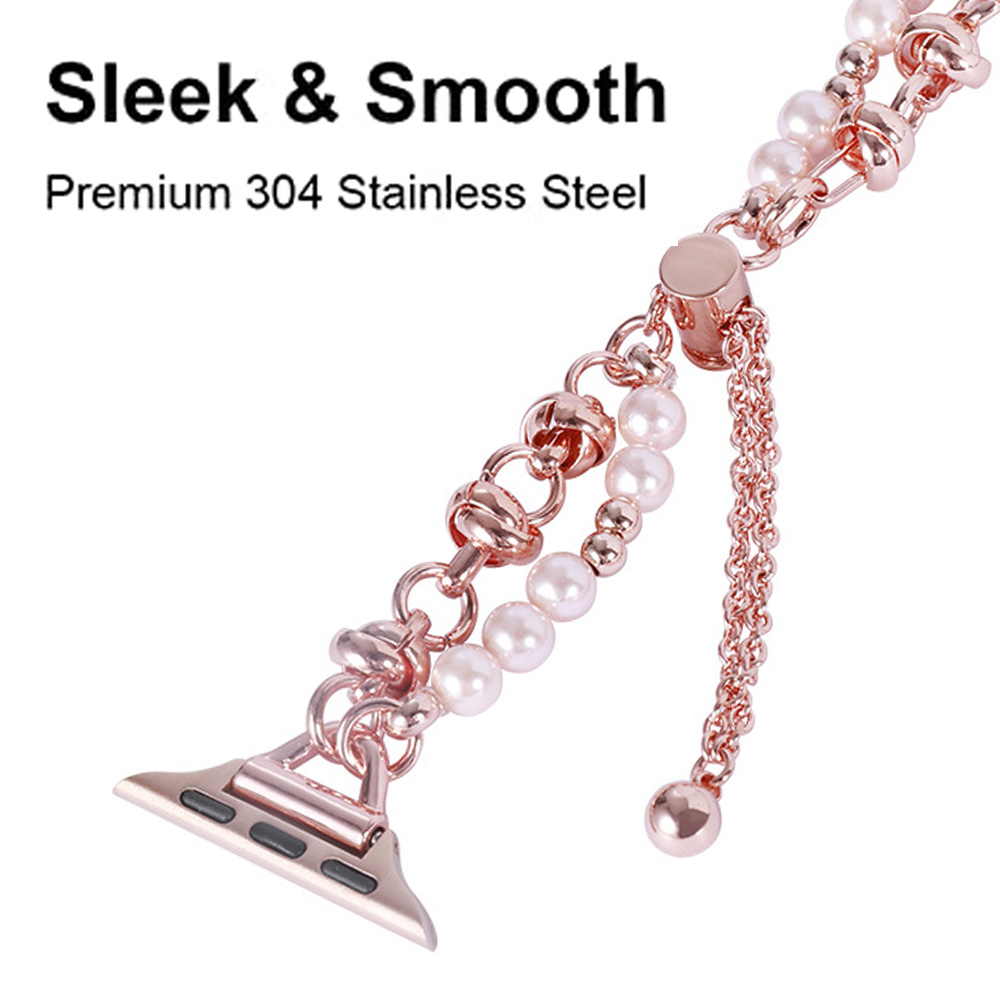 Ein roségoldenes Uhrenarmband mit Perlen und Ketten. Es hat einen Metallverschluss und Text, der besagt: Sleek & Smooth.