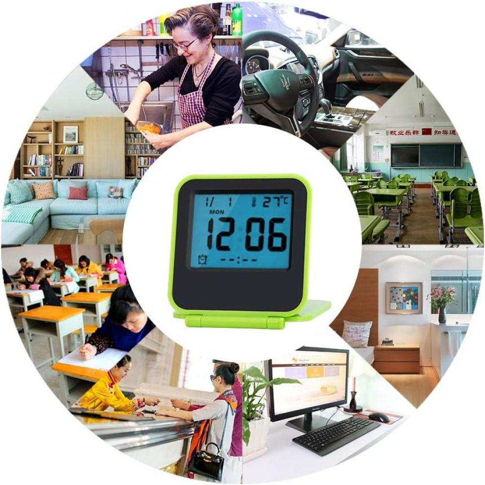 Eine Uhr zeigt 12:06. Umgebungsbilder: Küche, Autoinnenraum, Klassenzimmer, Wohnzimmer, Büro und Leute beim Einkaufen.