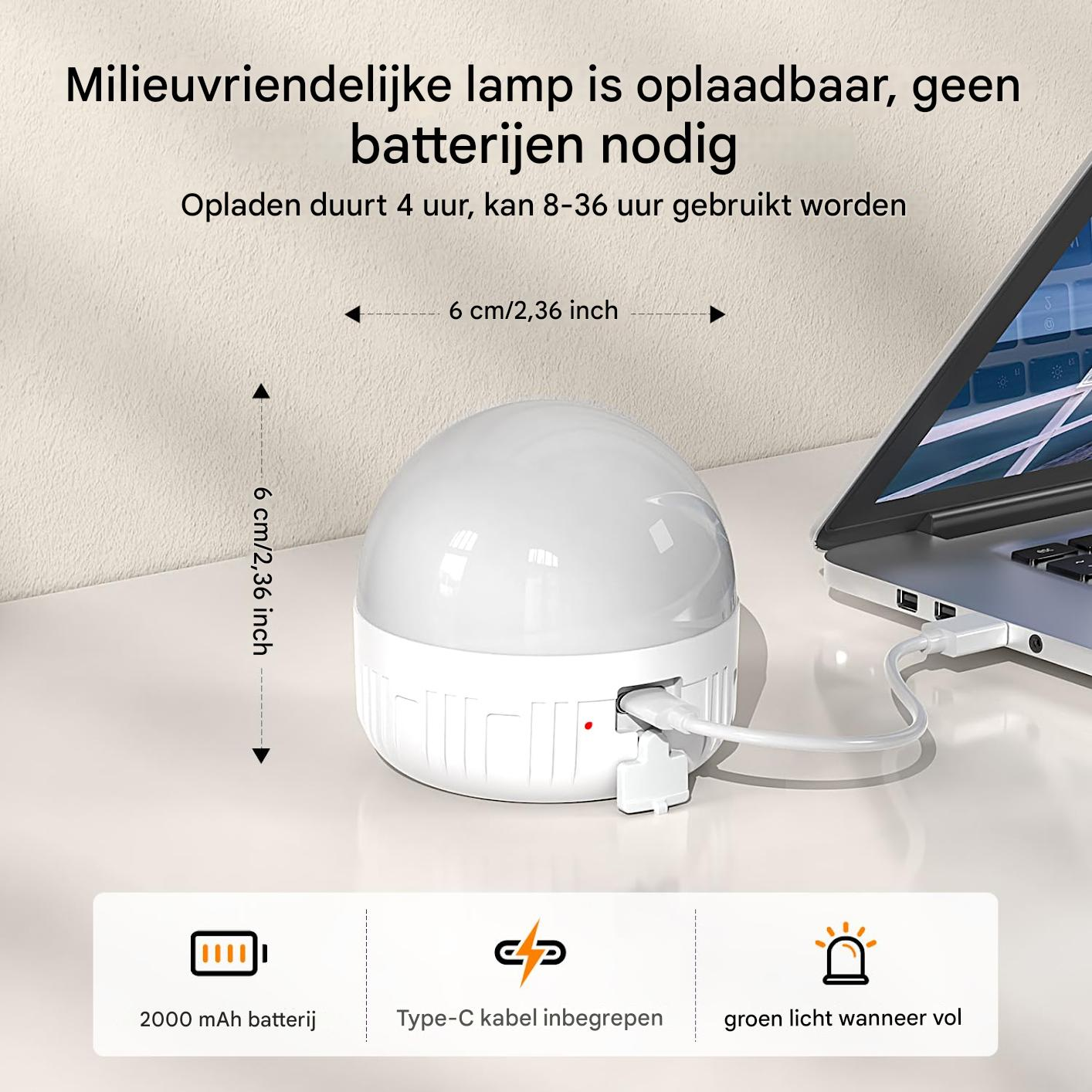 Eine weiße, wiederaufladbare Lampe ist mit einem Ladekabel an einen Laptop angeschlossen. Text beschreibt die Eigenschaften der Lampe und den Akku.
