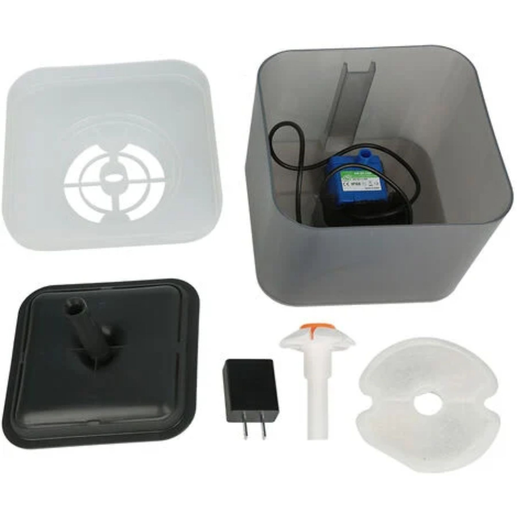 Zerlegter Trinkbrunnen für Haustiere. Enthält Wasserbehälter, Deckel, Pumpe, Filter, Netzteil und weitere Komponenten.